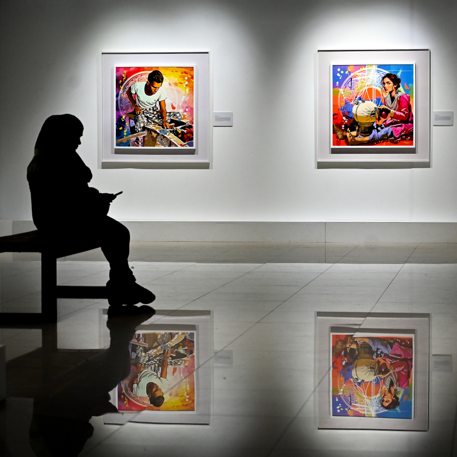 ނޭޝަނަލް އާޓް ގެލެރީގައި ކުރިއަށް ދާ ހުސައިން އަލީ މަނިކުގެ "ވިވިޑް ރިއަލިޒަމް - ބައި ހުސައިން" އާޓް އެގްޒިބިޝަން: މި އެގްޒިބިޝަން ކުރިއަށް ގެންދަނީ މި މަހު 30 ވަނަ ދުވަހު ނިޔަލަށް.-- ފޮޓޯ: ފަޔާޒު މޫސާ | މިހާރު