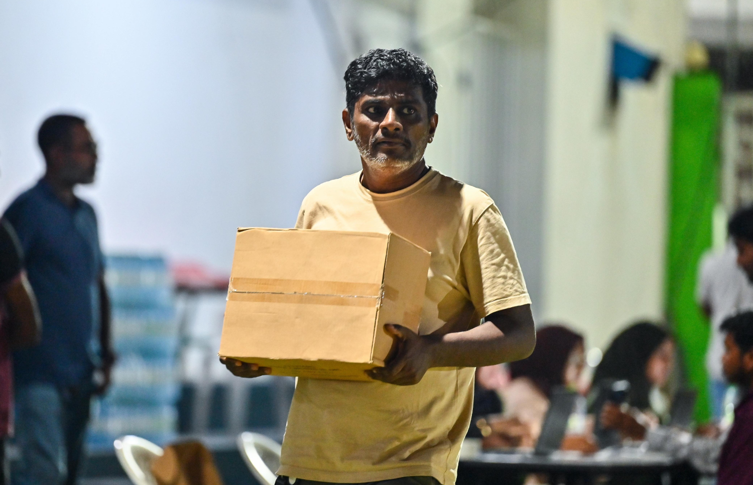 މާލޭ ސަރަގހައްދުގައި މަސްދަޅު ކޭސް ބަހަން ފެށުން: މިރެއަށް އެކަނި 4،000 އަށްވުރެ ގިނަ މީހުން ޓޮކެން ނަގާފައިވޭ - ފޮޓޯ: ފަޔާޒު މޫސާ | މިހާރު