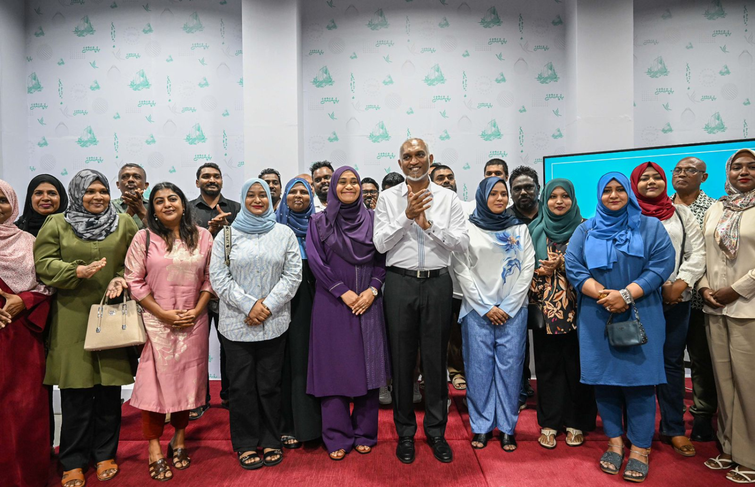 ރައީސް މުއިއްޒުގެ ދެކަނބަލުން މިއަދު ޕީއެންސީގެ ބައެއް މެމްބަރުންނާ އެކު