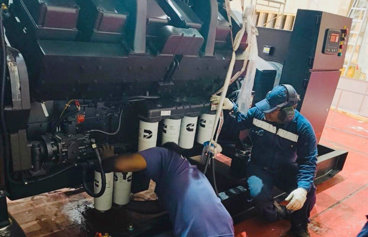 ސްތެލްކޯގެ މުވައްޒަފުންތަކެއް މަސައްކަތުގައި.-- ފޮޓޯ: ސްޓެލްކޯ