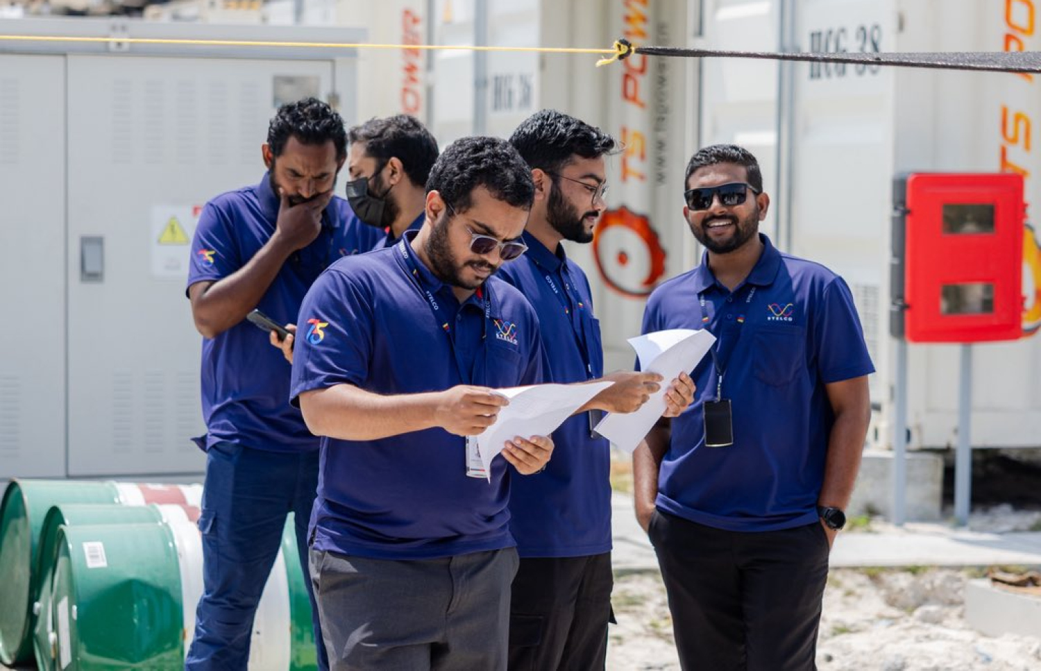 ސްތެލްކޯގެ މުވައްޒަފުންތަކެއް މަސައްކަތުގައި.-- ފޮޓޯ: ސްޓެލްކޯ