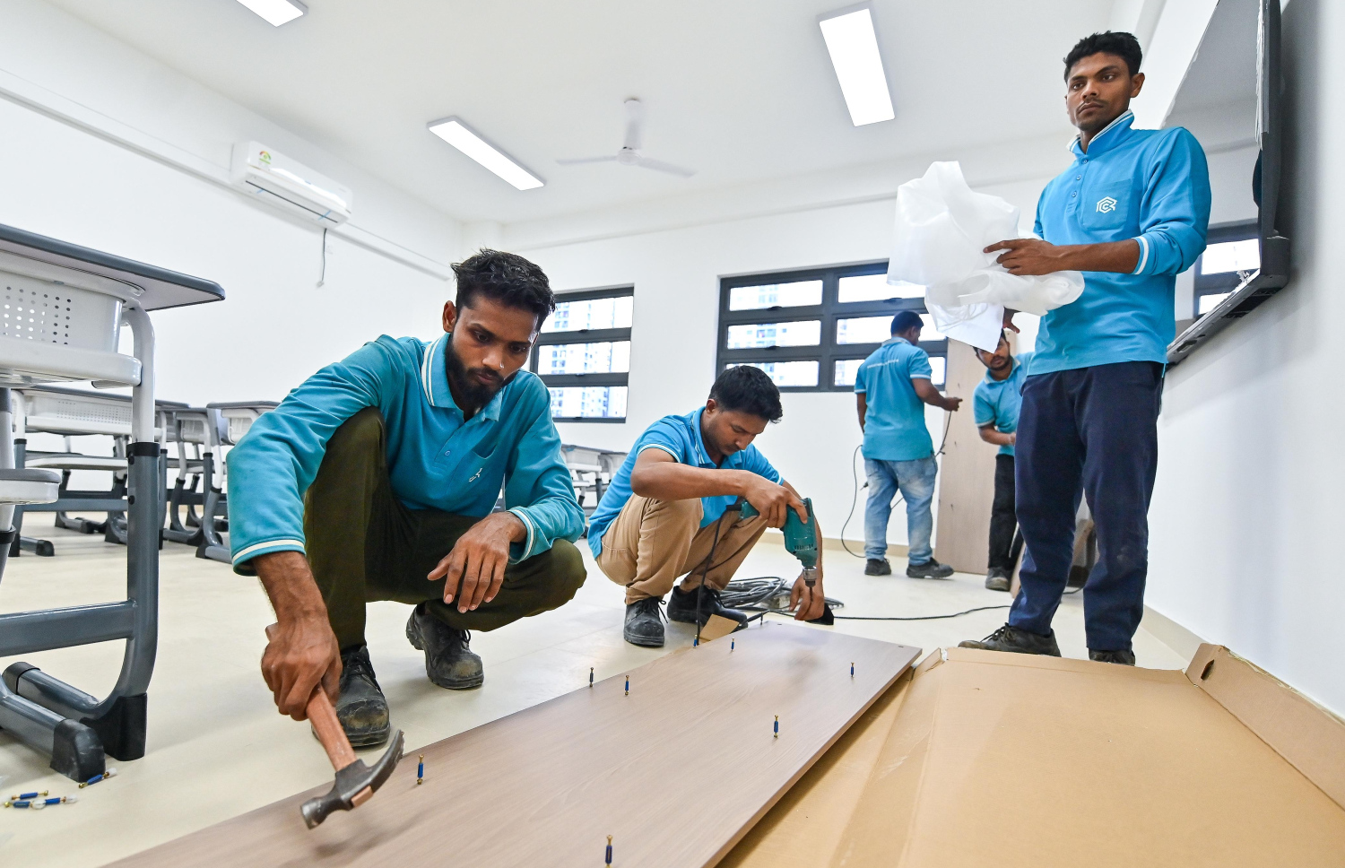 ޝަހީދު އަލީ ސްކޫލުގެ މަސައްކަތް ކުރަނީ.-- ފޮޓޯ: ފަޔާޒް މޫސާ / މިހާރު