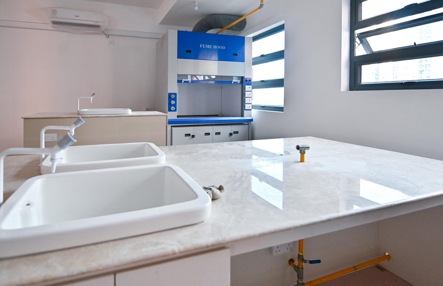 ޝަހީދު އަލީ ސްކޫލުގެ ކެމިސްޓްރީ ލެބެއް.--- ފޮޓޯ: ފަޔާޒު މޫސާ| މިހާރު