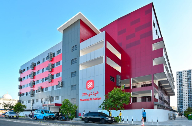 2 dhanfalhi ah kiyavidhey Shaheed Ali School inn 1,900 ah vure gina kudhinnah jaaga dheefi