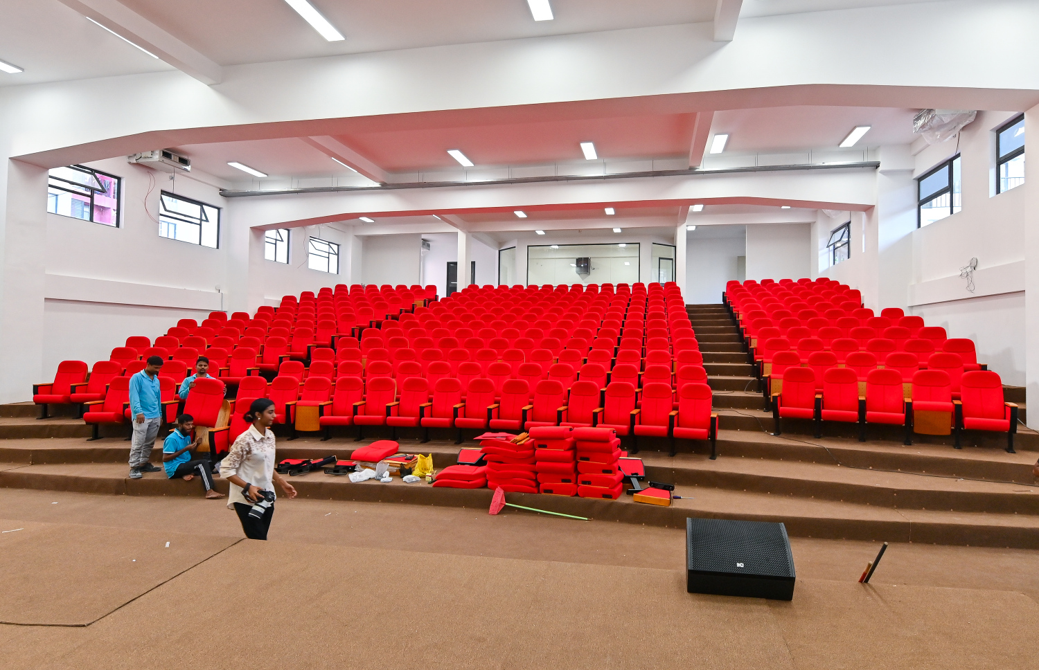 ހުޅުމާލެ 2 ގައި މާދަމާ އަލަށް ހުޅުވާ ޝަހީދު އަލީ ސްކޫލުގެ އޮޑިޓޯރިއަމް: މިއީ ގްރޭޑު 1 - 10 އަކަށް ކިޔަވައިދޭ ސްކޫލެއް.--- ފޮޓޯ: ފަޔާޒު މޫސާ | މިހާރު