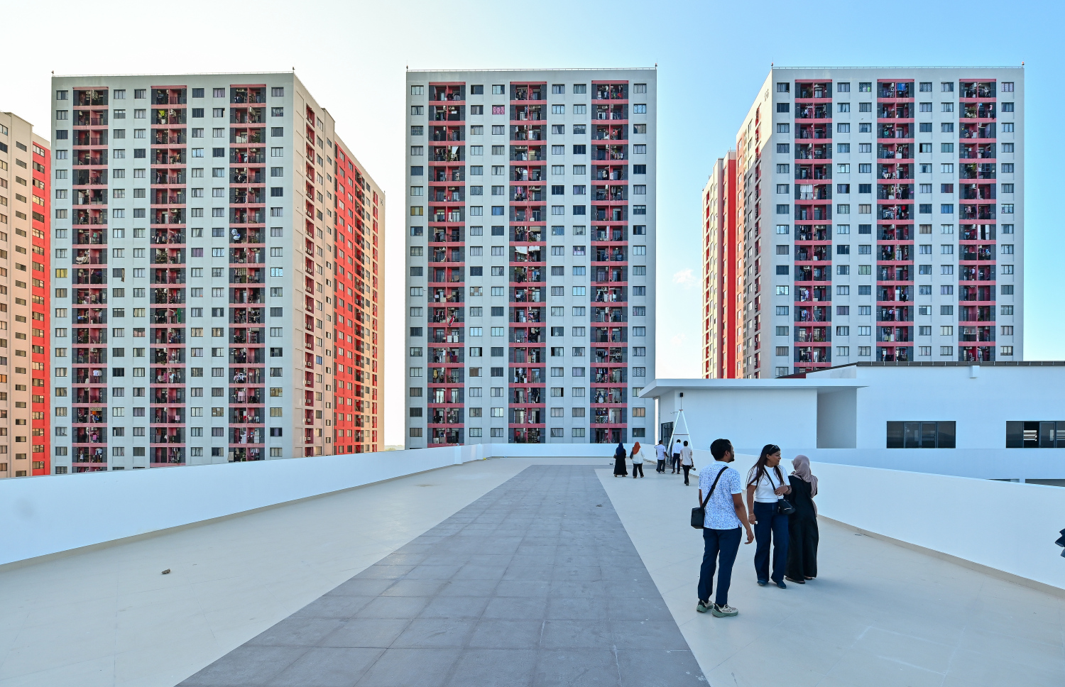 ހުޅުމާލެ 2 ގައި އަލަށް ހުޅުވާ ޝަހީދު އަލީ ސްކޫލުގެ ޓެރަސް. މި ސްކޫލު ހުޅުވަން ވާން ޖެހޭ ފަހުގެ ތައްޔާރީތައް މިހާރު ވަނީ ނިމިފައި.--- ފޮޓޯ: ފަޔާޒު މޫސާ | މިހާރު