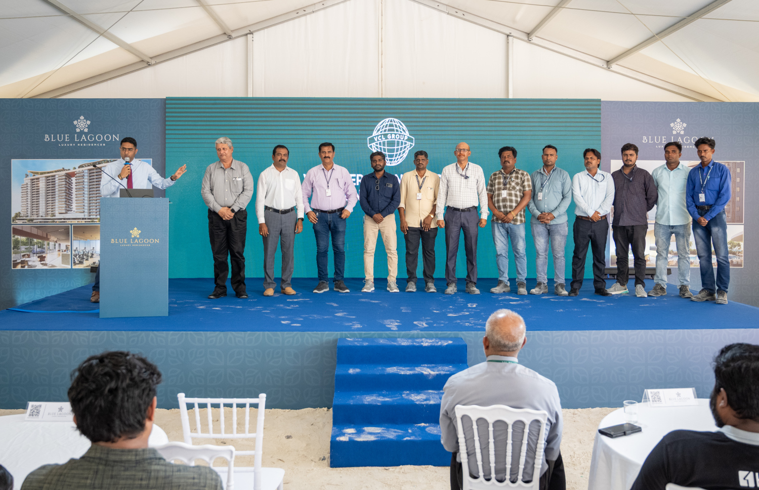 ބްލޫ ލެގޫން ބިންގާ އެޅުމުގެ ރަސްމިއްޔާތުގައި އެ ޕްރޮޖެކްޓުގައި އިސްކޮށް މަސައްކަތް ކުރާ ބައެއް ފަރާތްތައް. -- ފޮޓޯ: ނިޝާން އަލީ | މިހާރު