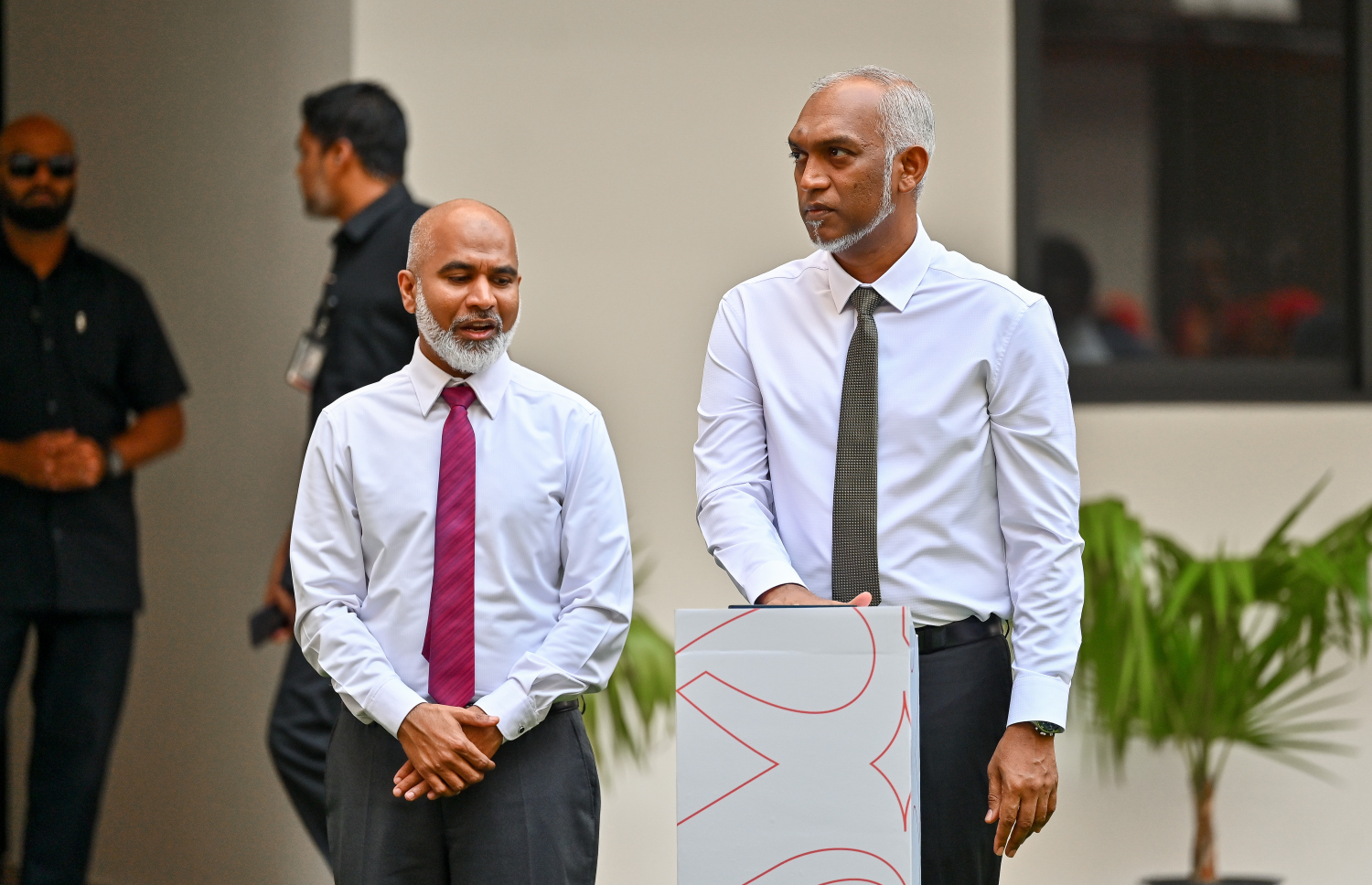 ޝަހީދު އަލީ ސްކޫލް ރަސްމީކޮށް ހުޅުވުމަށް ބޭއްވި ހާއްސަ އެސެމްބްލީގައި ރައީސް ޑރ. މުހައްމަދު މުއިއްޒު ރަސްމީކޮށް ސްކޫލު ހުޅުވައިދެއްވަނީ.-- ފޮޓޯ: ފަޔާޒު މޫސާ| މިހާރު