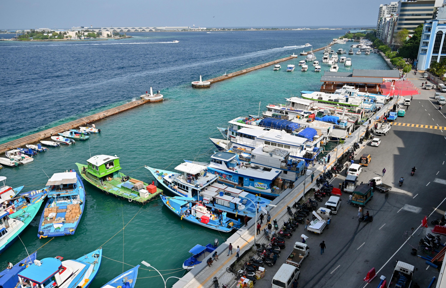 ނޯތު ހާބަރު ސަރަހައްދުގެ މަގު ހަދާތީ ބައެއް ބޯޓުތައް އެއް ނަންބަރު ޖެޓީގައި އަޅައިފައި.-- ފޮޓޯ: ނިޝާން އަލީ | މިހާރު