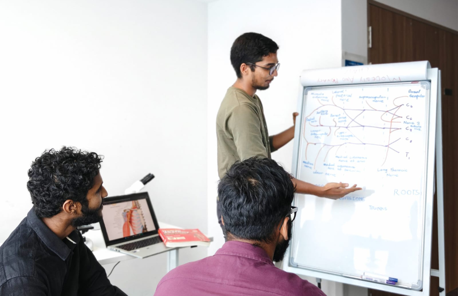 ބީއެމްއެލް އިސްލާމިކް ކޮމިއުނިޓީ ގްރާންޓް އިން ގާއިމްކުރި ތަނެއް ކުދިން ބޭނުންކުރަނީ. ފޮޓޯ:ބީއެމްއެލް