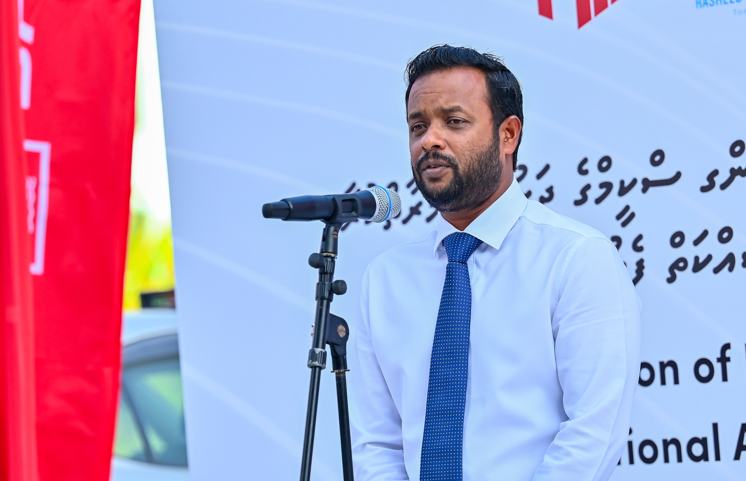 ބީއެމްއެލްގެ އަގުހެޔޮ ފްލެޓު މަޝްރޫއުގެ އަމަލީ މަސައްކަތް ފެށުމަށް މިއަދު ބޭއްވި ރަސްމިއްޔާތުގައި ހައުސިން މިނިސްޓަރު މުއްތަލިބު ވާހަކަ ދައްކަވަނީ.---ފޮޓޯ: ފަޔާޒު މޫސާ| މިހާރު