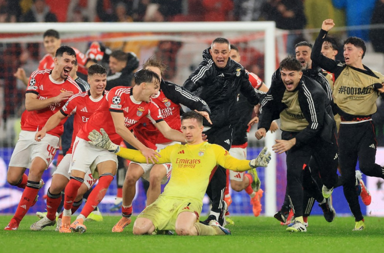 Goalkeeper jehi landaa eku Benfica in Real play-off ah vattaalaifi