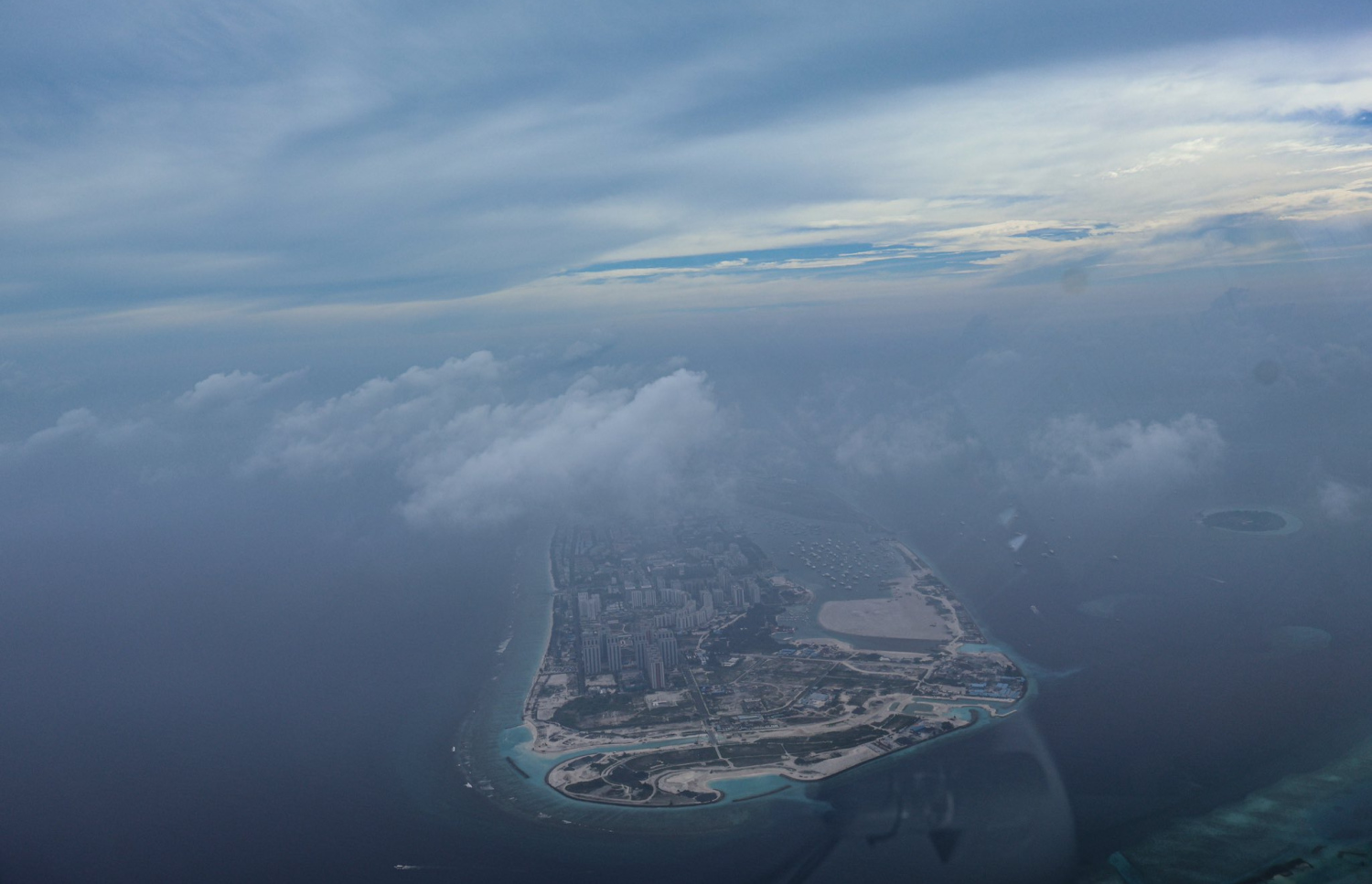 ތަޣައްޔަރުވެފައިވާ ވައިގެ ފަށަލަ ހުޅުމާލެ މަތިން ފެންނަ ގޮތް.-- ފޮޓޯ: މައުމަން ސައުދު