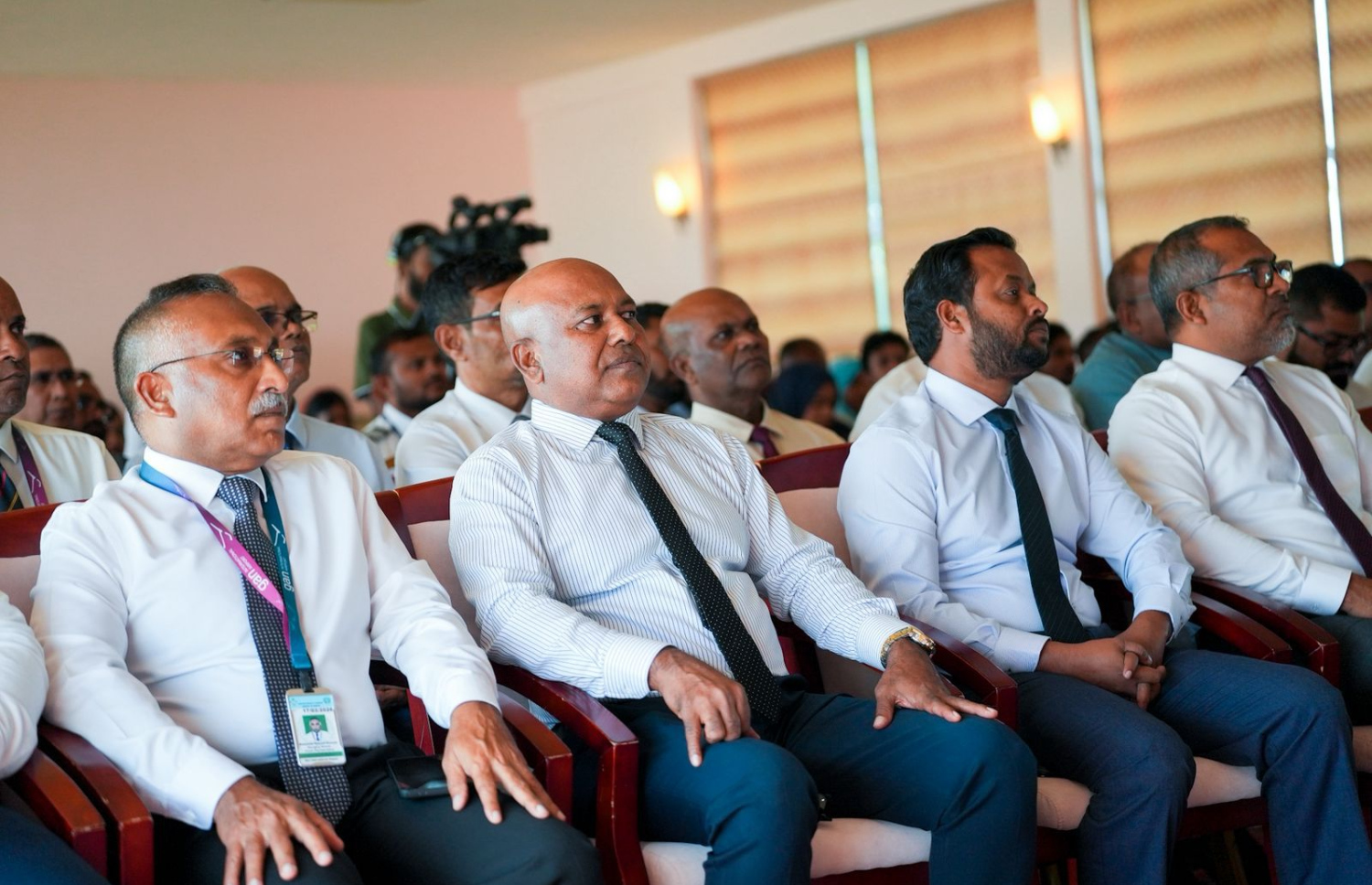 ދެކުނުގެ ހަތަރު އަތޮޅު ވައިގެ މަގުން ގުޅާލުމުގެ ރަސްމިއްޔާތުގައި ދައުލަތުގެ ބައެއް ވެރިން ބައިވެރިވެ ވަޑައިގަންނަވަނީ.