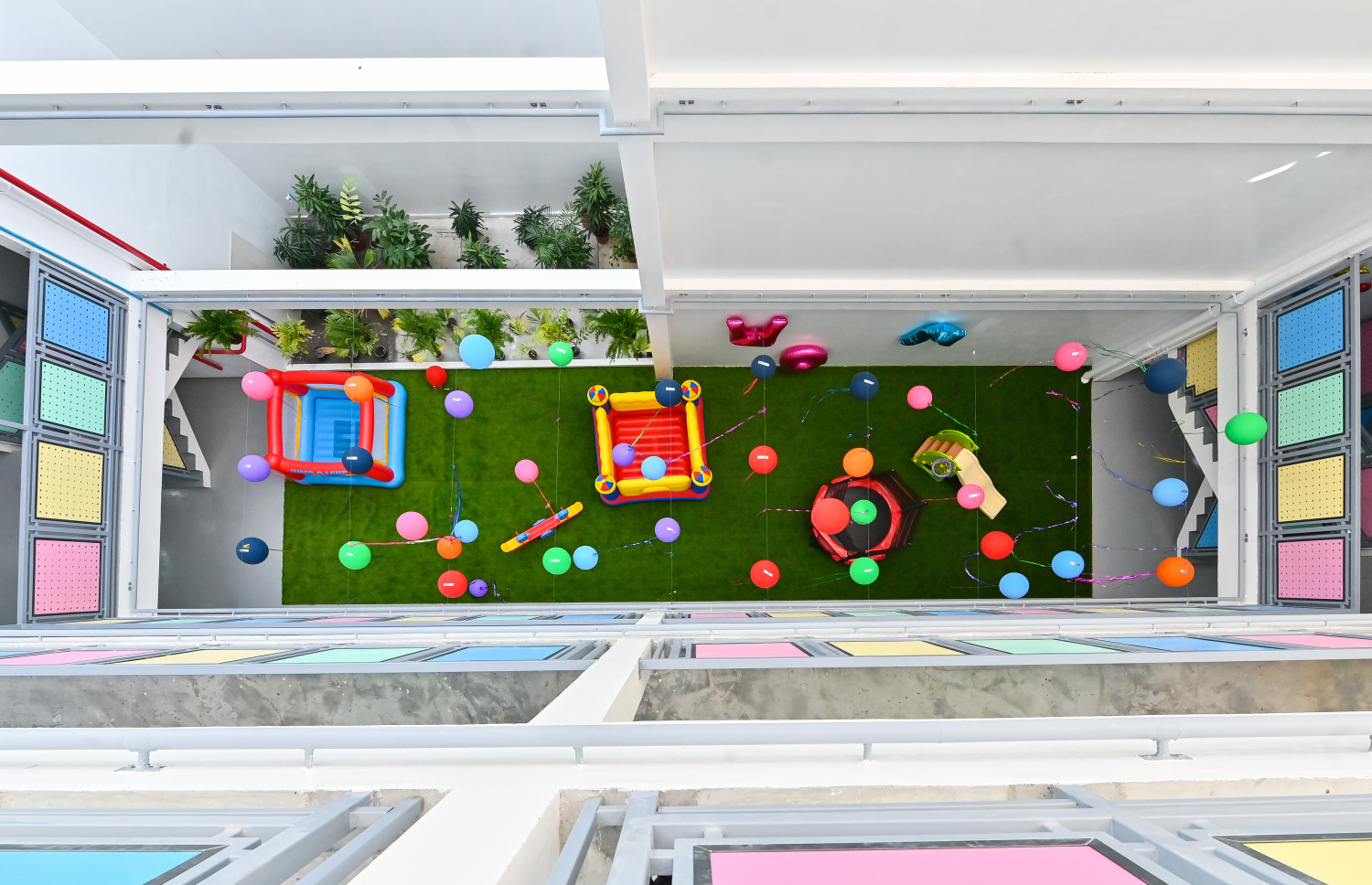 މިއަދު ކިޔަވައިދޭން ފެށި މައިންޑްޗޭމްޕްސް ޕްރީ ސްކޫލުގެ އައުޓްޑޯ ޕްލޭގްރައުންޑެއް.-- ފޮޓޯ: ފަޔާޒް މޫސާ / މިހާރު