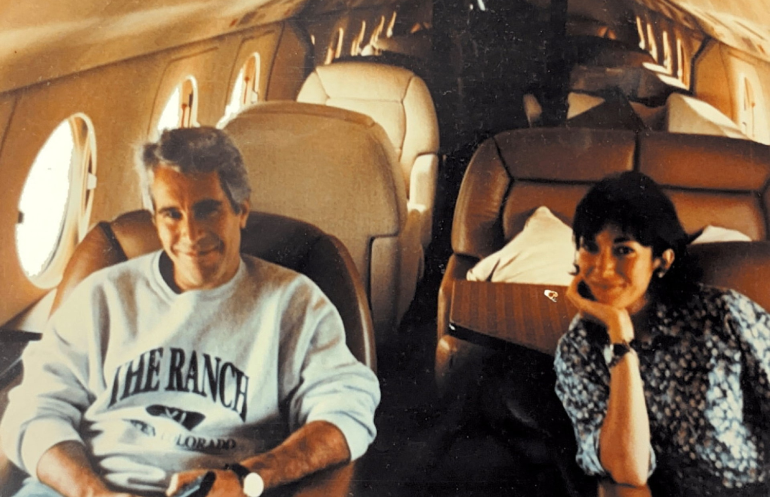 އެޕްސްޓީން އާއި އޭނާގެ ލޯބިވެރިޔާ ގިސްލައިން މެކްސްވެލް