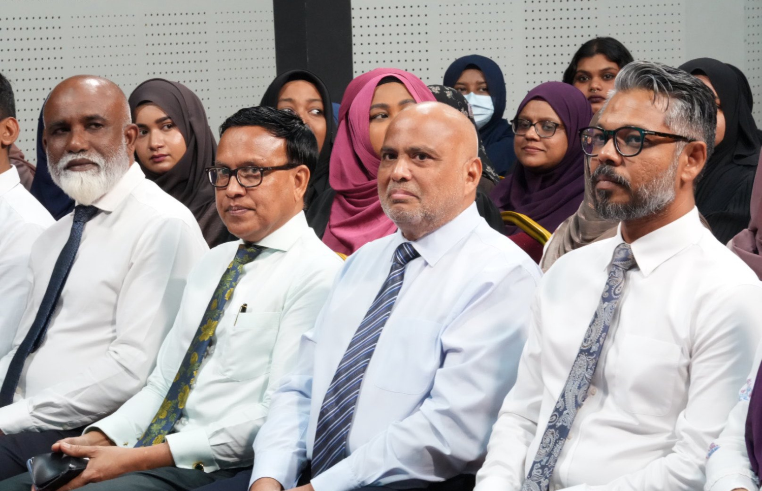 ދަރިވަރުންނަށް ފައިސާ ދޫކުރުމުގައި ދިމާވާ ދަތިތައް ހައްލު ކުރުމަށް "ކުރި" ތައާރަފް ކުރުމަށް ބޭއްވި ރަސްމިއްޔާތުގައި ހަޔާ އެޑިޔުކޭޝަން މިނިސްޓަރު ޑރ. އަލީ ހައިދަރާއި މިނިސްޓްރީގެ އިސް ވެރިން ބައިވެރިވަނީ.-- ފޮޓޯ: ހަޔާ އެޑިޔުކޭޝަން މިނިސްޓްރީ