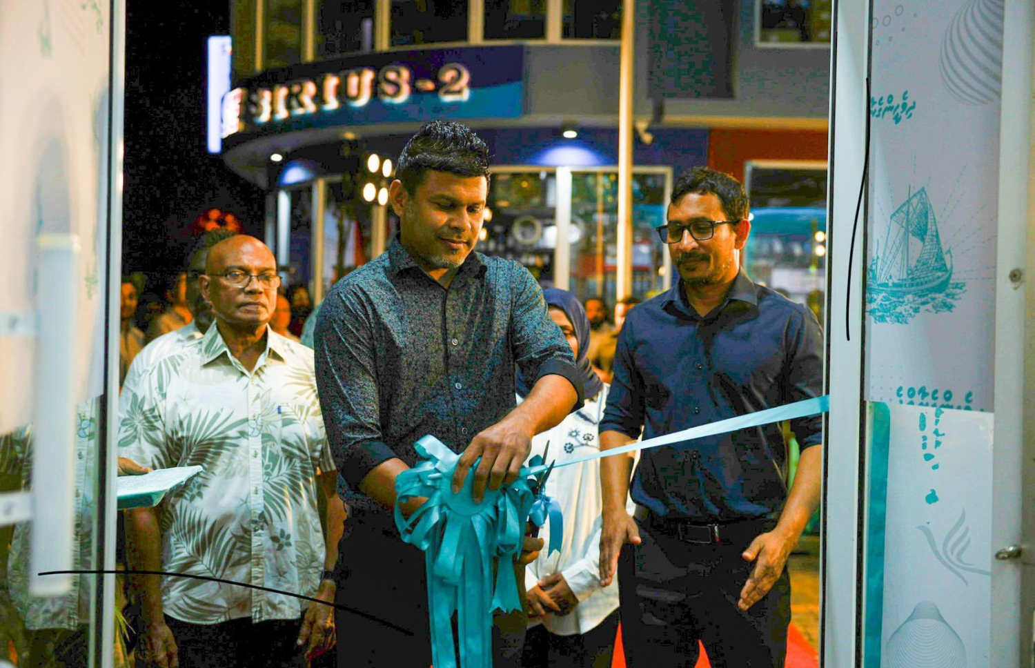 ނައިބު ރައީސް ހުސެއިން މުހައްމަދު ލަތީފު، ޕީއެންސީގެ ކެންޑިޑޭޓުންގެ މާފަންނު ޖަގަހަ މިރޭ ހުޅުވައިދެއްވަނީ.-- ފޮޓޯ: ޕީއެންސީ