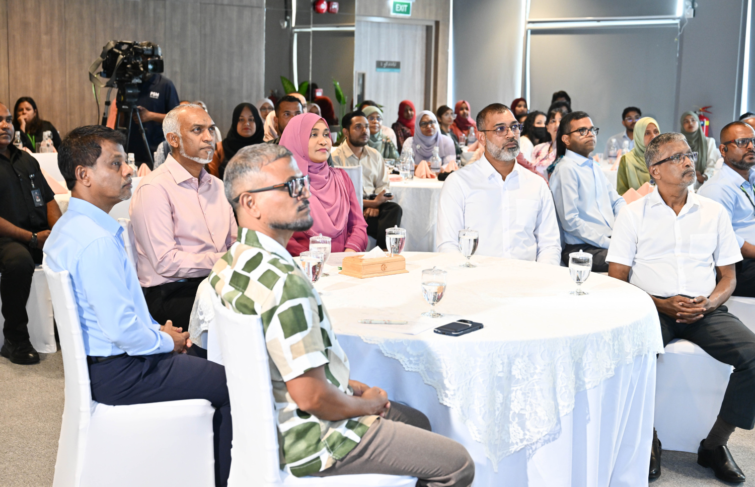 ފާޓިލިޓީ ސެންޓަރުގެ ކާމިޔާބީ ފާހަގަކުރަން ބޭއްވި ރަސްމިއްޔާތުގައި ރައީސްގެ ދެކަނބަލުން ބައިވެރިވެވަޑައިގަންނަވަނީ --- ފޮޓޯ/ރައީސް އޮފީސް