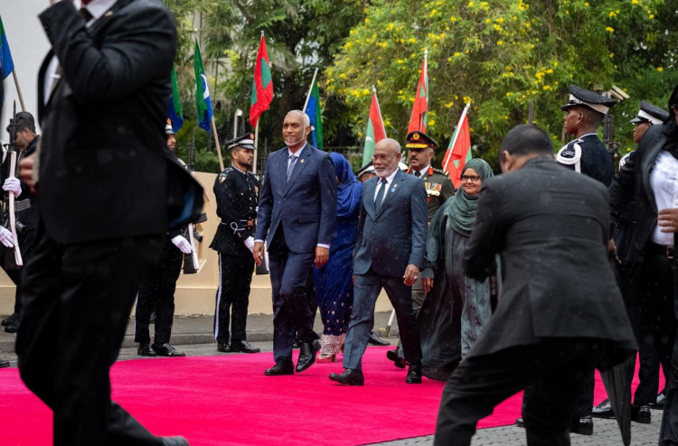 Ibu ge sitee anburaa gennan, Maritius ge bodu vazeerah fonuvaa sitee gai Raees soi kuravvaifi