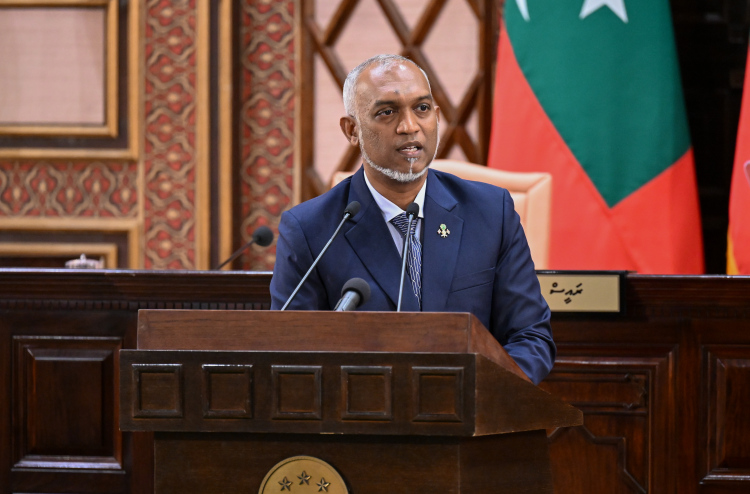 Chagos siyaadhathee baaru Mauritius ah dhinumaa dhekolhu hadhai, UK aa eku mashvaraa kuran Raajjeyn rasmeekoh edhijje