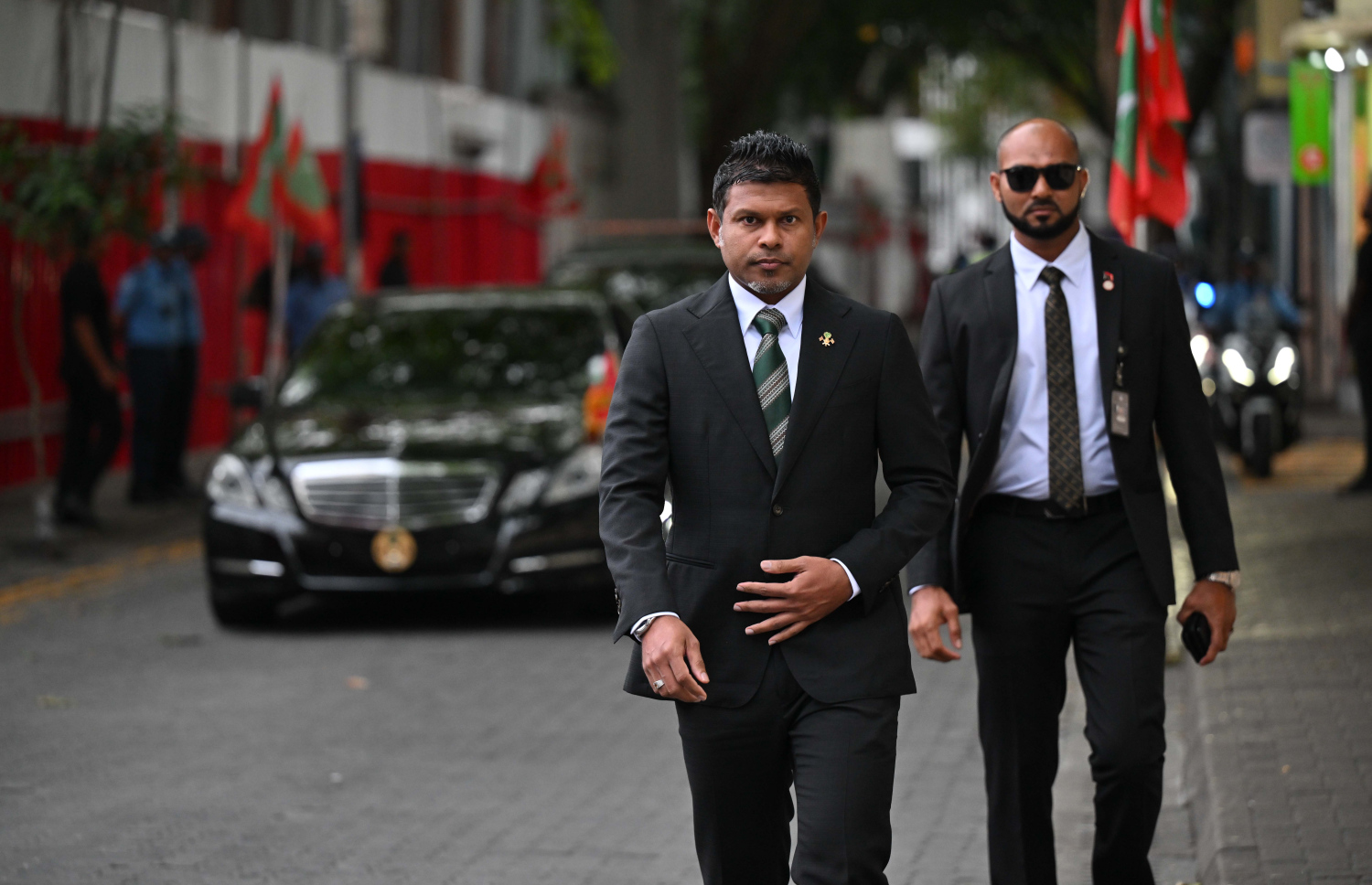 ރިޔާސީ ބަޔާން އިއްވުމަށް ބޭއްވި ރައްޔިތުން މަޖިލީހުގެ ޖަލްސާއަށް ނައިބު ރައީސް ހުސެއިން މުހައްމަދު ލަތީފް މަޖިލީހަށް ވަޑައިގަންނަވަނީ --- ފޮޓޯ/ރައީސް އޮފީސް