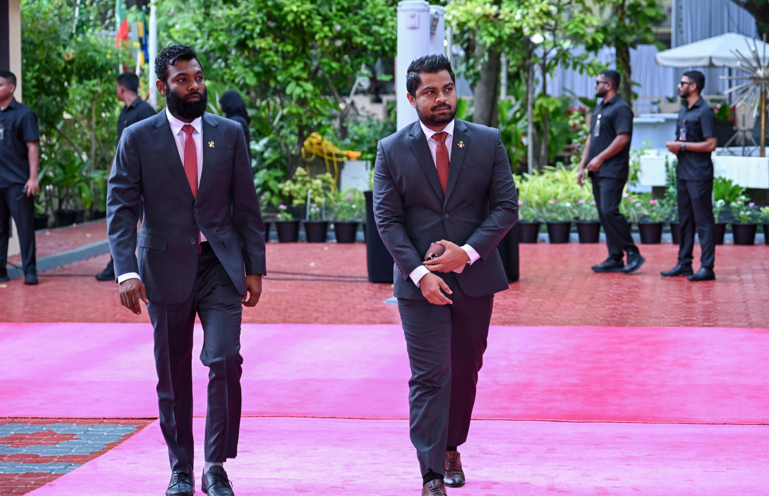 ރައްޔިތުން މަޖިލިސް މިއަހަރަށް ހުޅުވުމަށް ބޭއްވި ޖަލްސާއަށް ޕީއެންސީގެ ބައެއް މަޖިލިސް މެމްބަރުން މަޖިލީހަށް ވަޑައިގަންނަވަނީ --- ފޮޓޯ/ރައީސް އޮފީސް