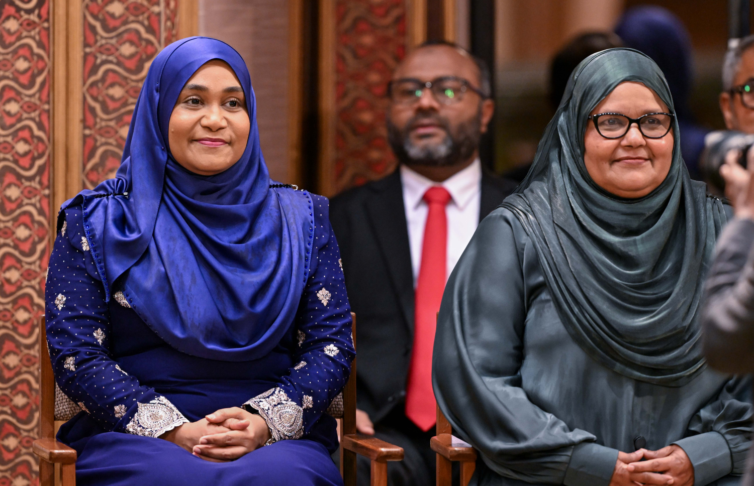 މިއަހަރު ރިޔާސީ ބަޔާން އިއްވުމަށް ބޭއްވި ޖަލްސާގައި ފަސްޓްލޭޑީ ސާޖިދާ މުހައްމަދު ބައިވެރިވެވަޑައިގަންނަވަނީ --- ފޮޓޯ/ރައީސް އޮފީސް