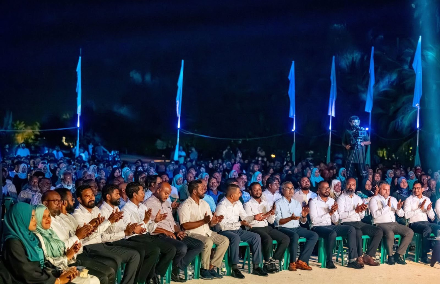 ހދ. ކުޅުދުއްފުށީގައި ޕީއެންސީގެ ކެމްޕެއިން ފެށުމަށް ބޭއްވި ޖަލްސާގެ ބައެއް ބައިވެރިން.