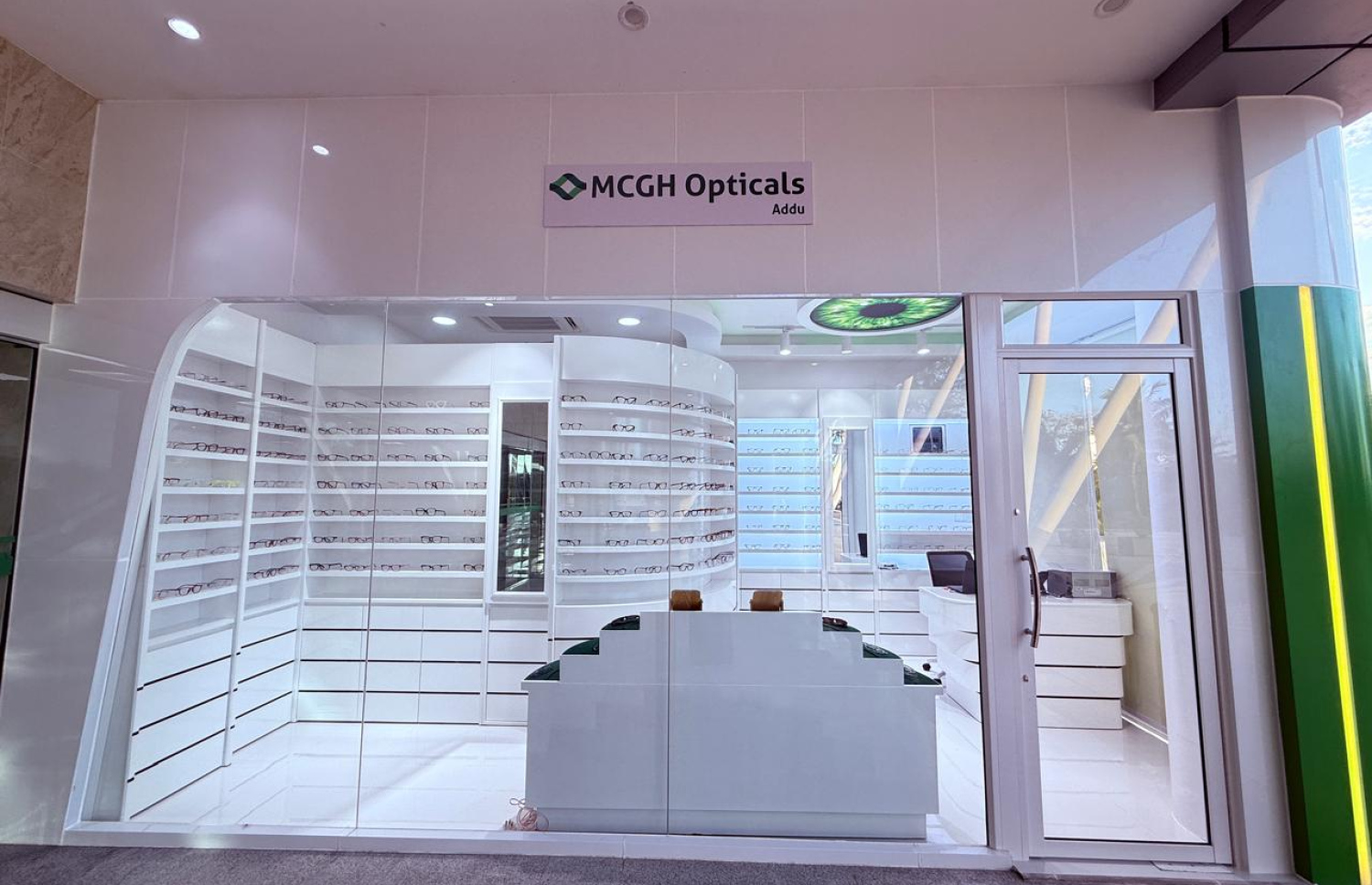 އައްޑޫ އިކުއަޓޯރިއަލް ހޮސްޕިޓަލުގައި ހުޅުވި ފިހާރަ.