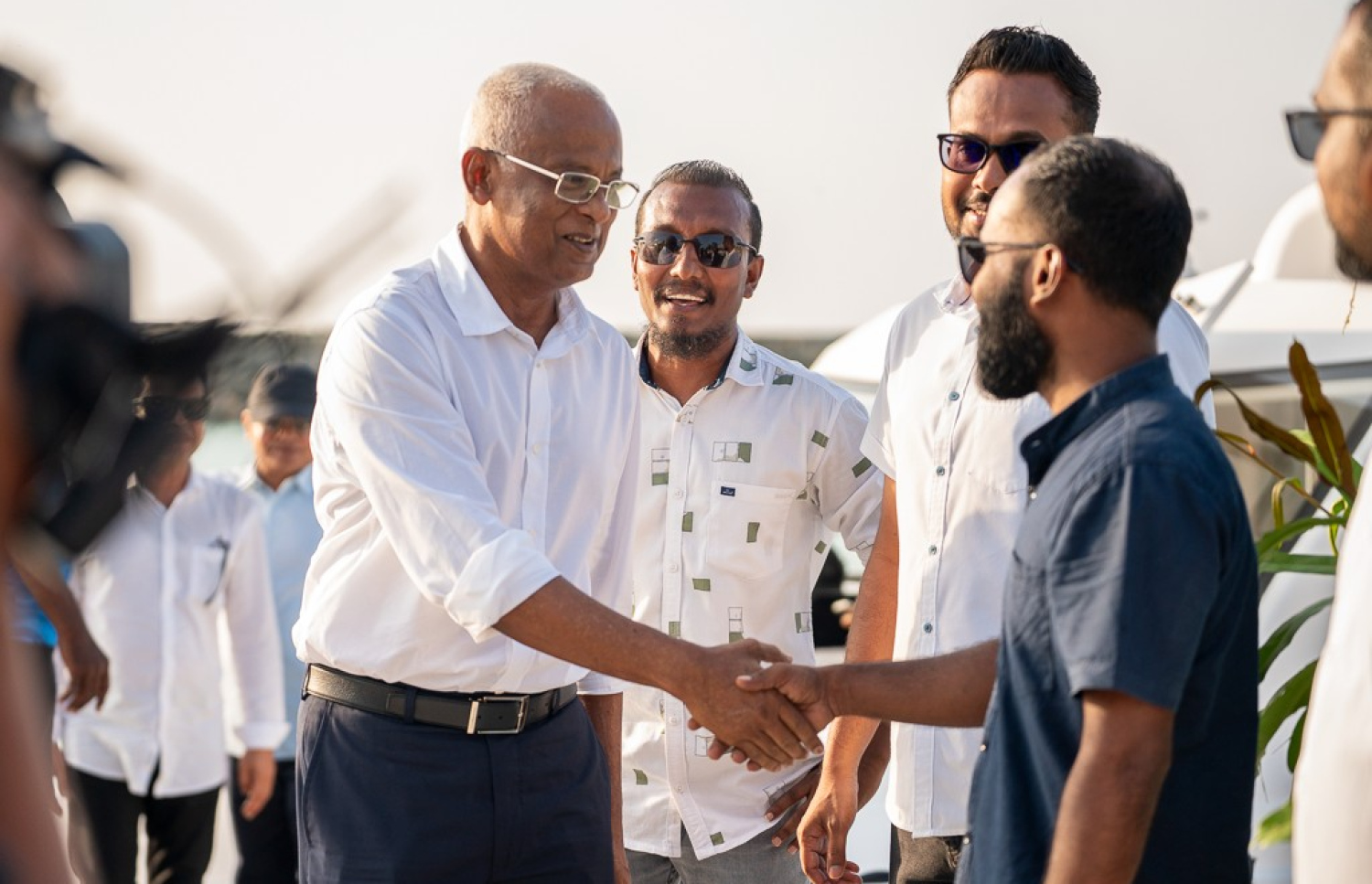 ލޯކަލް ކައުންސިލް އިންތިހާބުގައި އެމްޑީޕީން ވާދަކުރާ ކެންޑިޑޭޓުންނަށް ތާއިދު ހޯދަން ށ. ފޯކައިދޫއަށް ކުރީގެ ރައީސް އިބްރާހިމް މުހައްމަދު ސޯލިހު ވަޑައިގެން ސަޕޯޓަރުންނާ ސަލާމްކުރައްވަނީ-- ފޮޓޯ: އެމްޑީޕީ