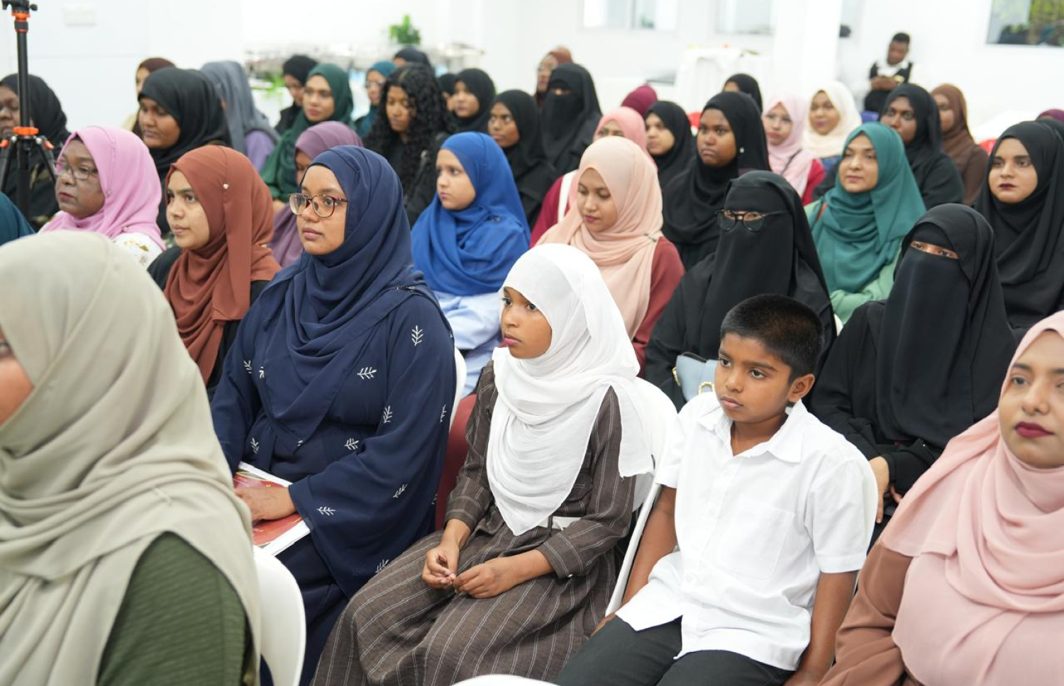 އެކްސެލް އިންޓަނޭޝަނަލް ސްކޫލްގެ ވާހަކަ ލިޔުމުގެ މުބާރާތުގެ ނަތީޖާ ފާޅުކުރުމަށް ބޭއްވިި ޖަލްސާ.