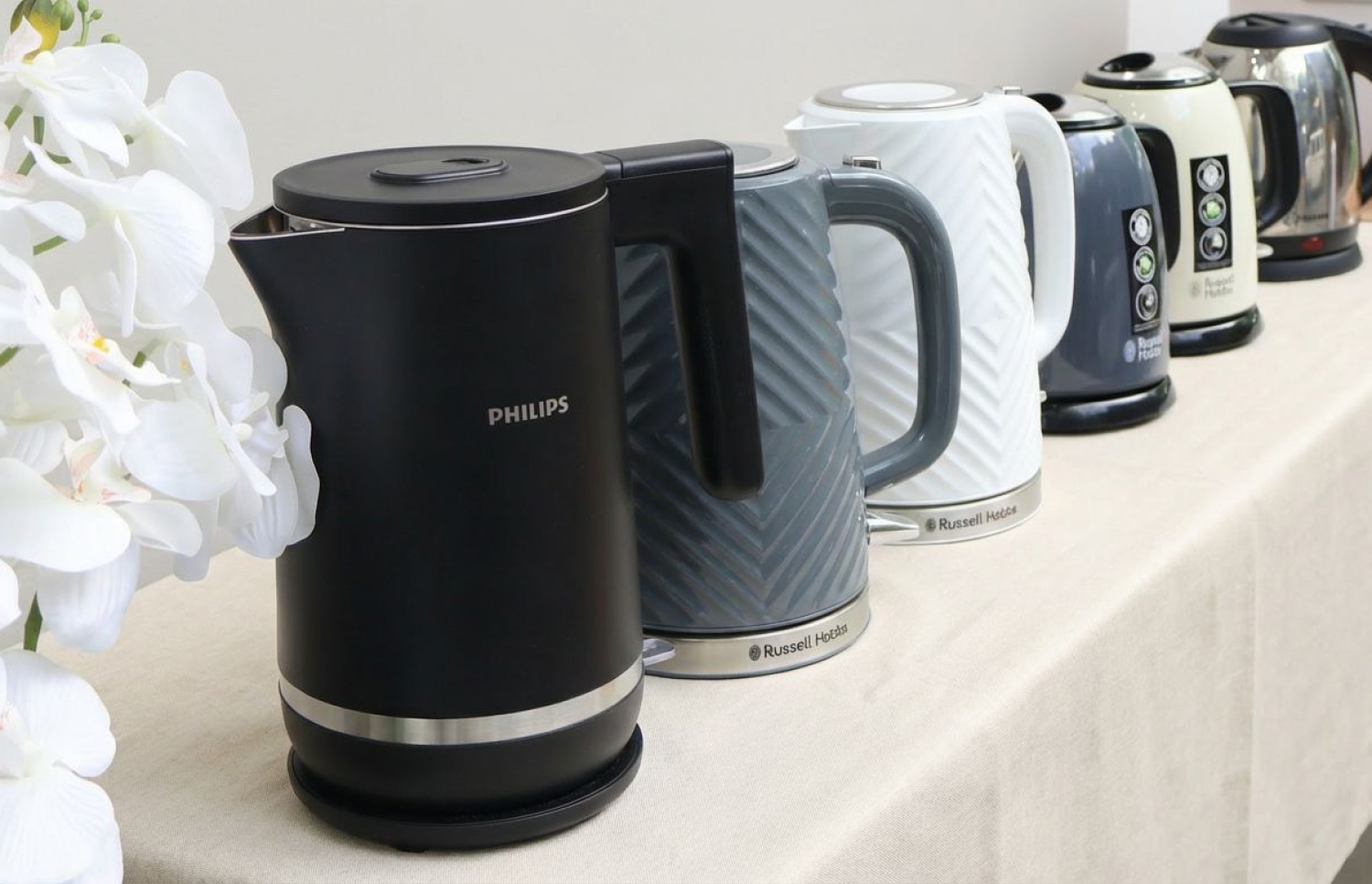 އޭސްއިން ވިއްކާ ޕްރޮޑަކްޓުތަކެއް. -- ފޮޓޯ: އޭސް