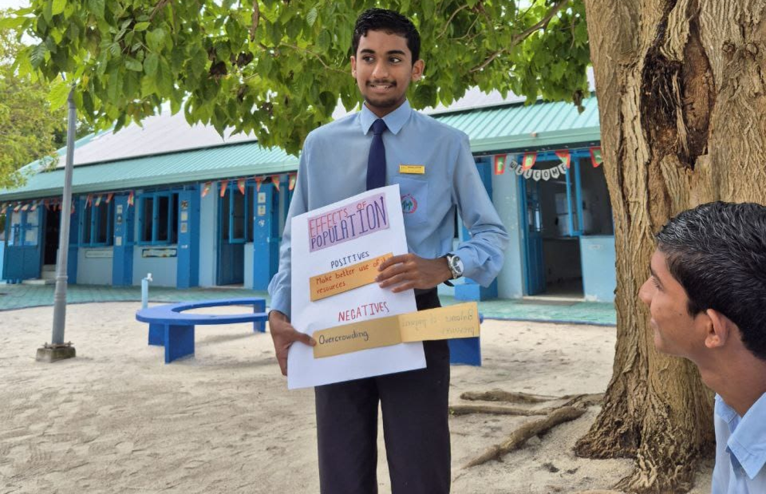 އައްޔާޝް އަލީ ދަރިވަރުންނަށް ކްލާހެއް ނަގައިދެނީ.-- ފޮޓޯ: އިބްރާހިމް މަބްރޫކް