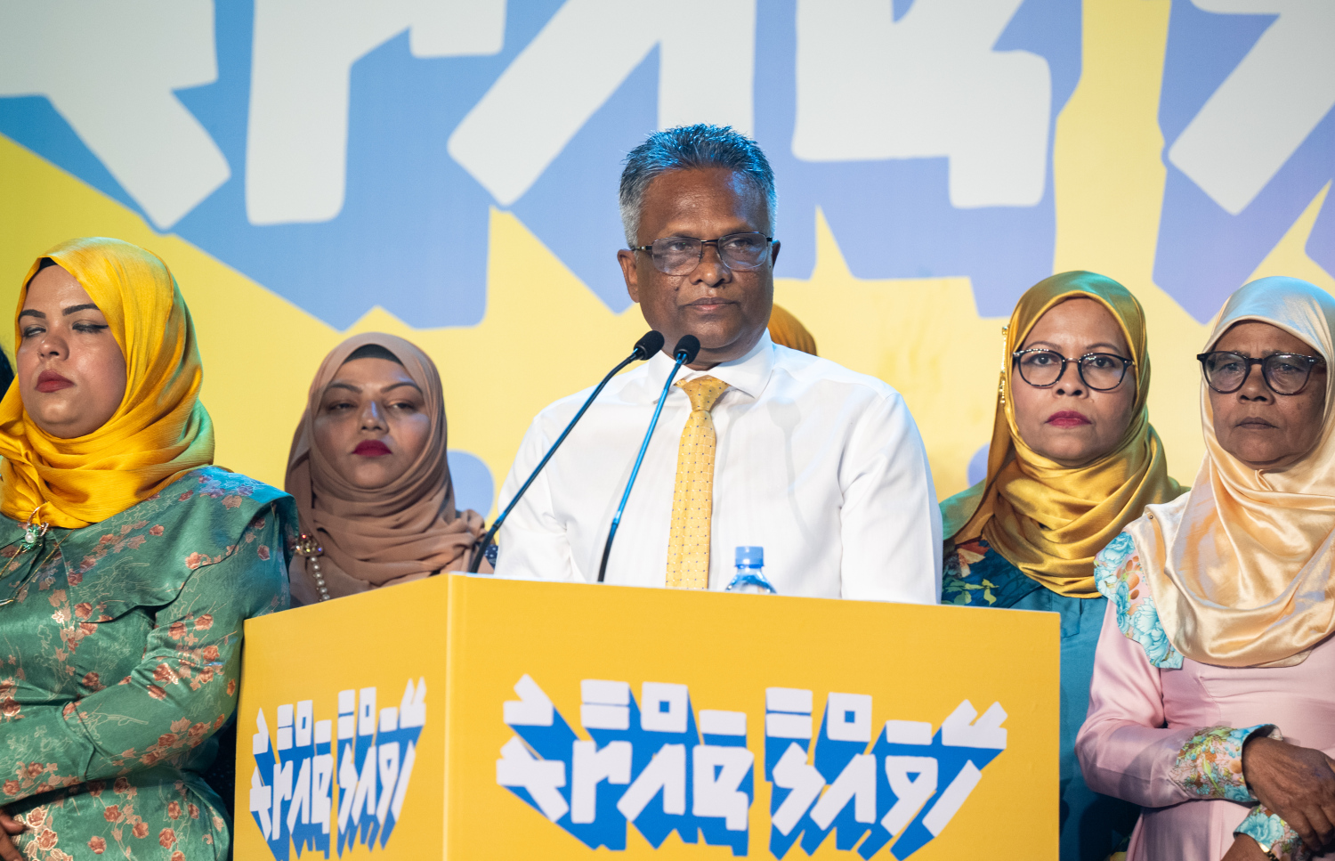 އެމްޑީޕީން ރޭ ބޭއްވި ކެމްޕެއިނު ލޯންޗުކުރުމުގެ ޖަލްސާގައި މާލޭގެ މޭޔަރު އާދަމް އާޒިމް ވާހަކަ ދައްކަވަނީ.-- ފޮޓޯ: ނިޝާން އަލީ | މިހާރު