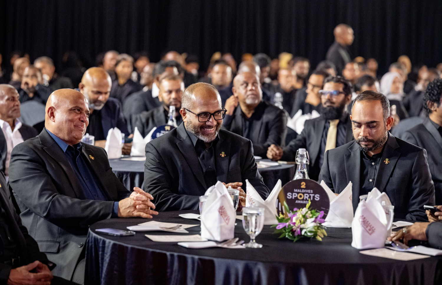 މޯލްޑިވްސް ސްޕޯޓްސް އެވޯޑްސް ހަފުލާގައި ސަރުކާރުގެ ބައެއް އިސްވެރިން ބައިވެރިވެވަޑައިގަންނަވަނީ.-- ފޮޓޯ: ނިޝާން އަލީ | މިހާރު