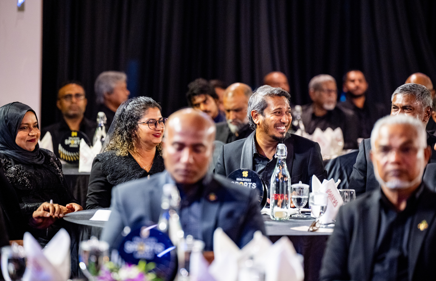 މޯލްޑިވްސް ސްޕޯޓްސް އެވޯޑްސް ހަފުލާގައި ބައިވެރިވި ބައެއް މީހުން  .-- ފޮޓޯ: ނިޝާން އަލީ | މިހާރު