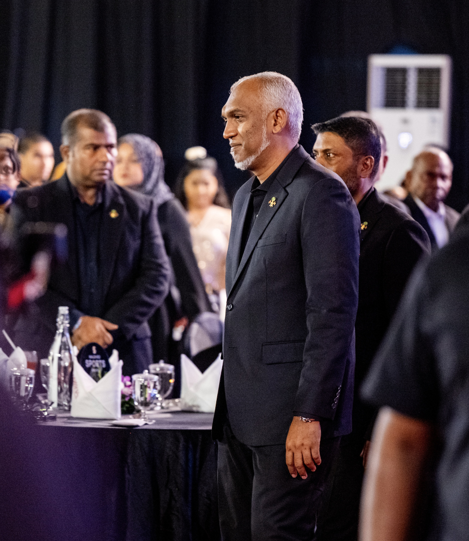 މޯލްޑިވްސް ސްޕޯޓްސް އެވޯޑްސް ހަފުލާއަށް ރައީސްގެ ދެކަނބަލުން ވަަޑައިގަންނަވަނީ  .-- ފޮޓޯ: ނިޝާން އަލީ | މިހާރު