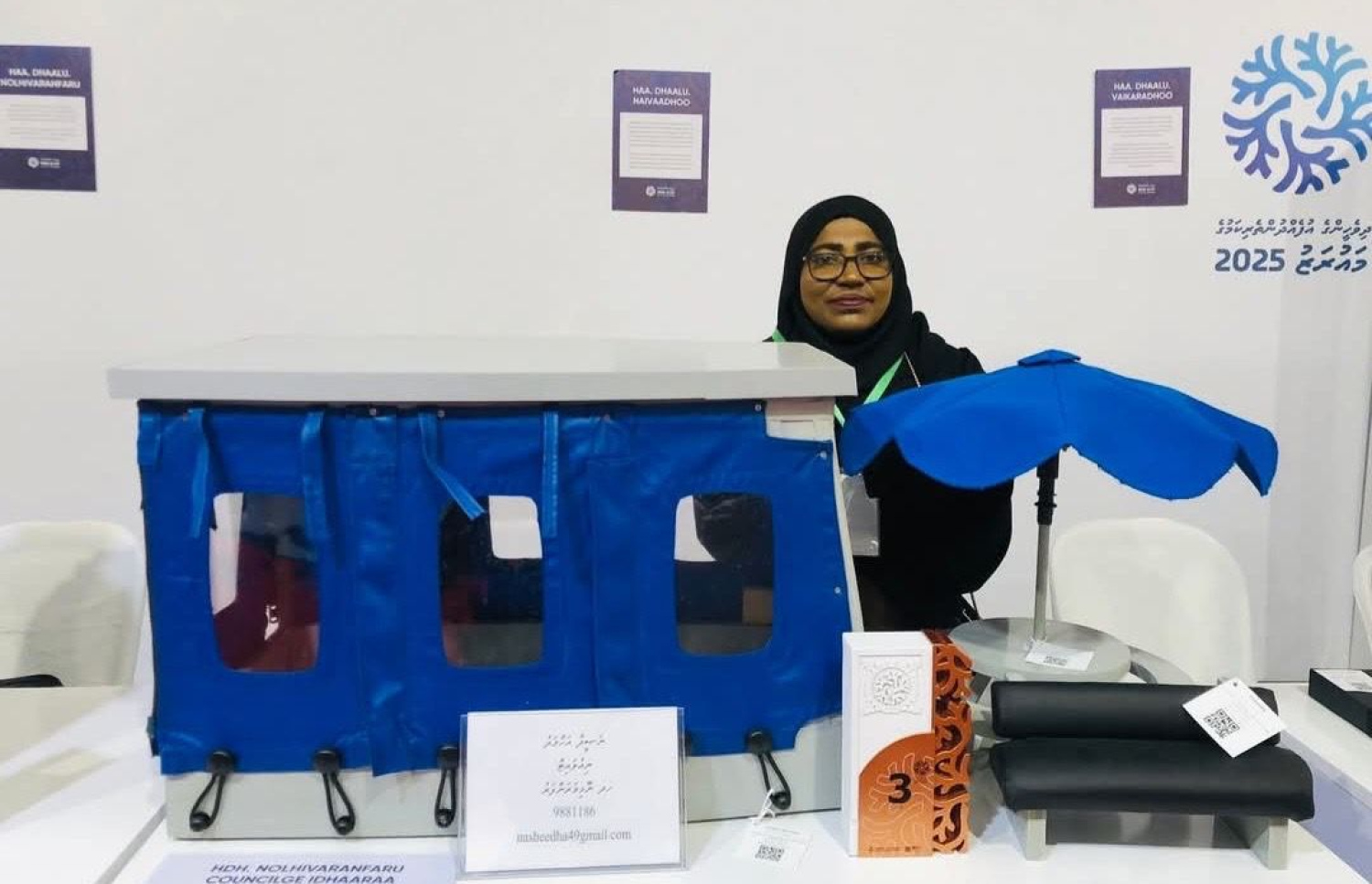 ދިވެހިންގެ އުފެއްދުންތެރިކަމުގެ މައުރަޒުގައި ނަޝީދާ ސަތަރިން ފަހާފައިވާ ބައެއް ސާމާނު ދައްކާލަނީ.