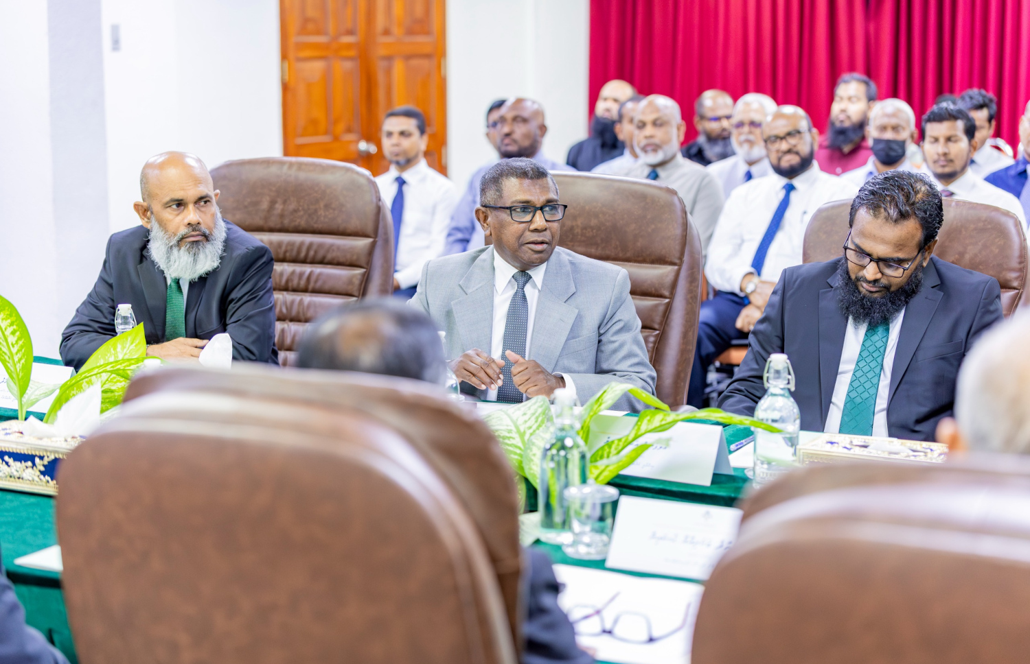 މި އަހަރުގެ ރޯދަމަހުގެ ހަނދު ސާބިތުކުރުމާ ގުޅޭ ގޮތުން އިސްލާމިކް މިނިސްޓްރީން މިރޭ ބޭއްވި ބައްދަލުވުން ކުރިއަށް ގެންދަނީ.---ފޮޓޯ: އިސްލާމިކް މިނިސްޓްރީ