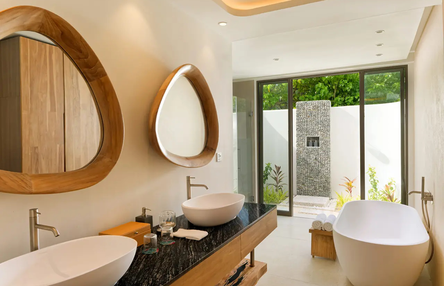 މެއްޔާފުށި މޯލްޑިވްސްގެ ވޯޓާވިލާއެއް. އެ ރިސޯޓުގެ ވިލާތައް ހަދާފައިވަނީ ތިމާވެއްޓާ ރައްޓެހި އެންމެ ޒަމާނީ ޑިޒައިނަށް -- ފޮޓޯ: މެއްޔާފުށި މޯލްޑިވްސް