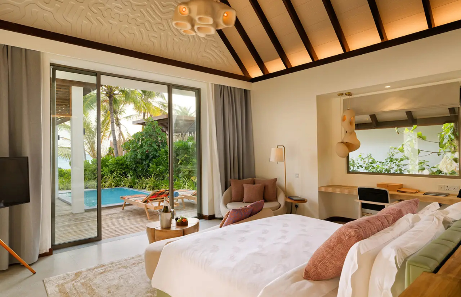 މެއްޔާފުށި މޯލްޑިވްސްގެ ވޯޓާވިލާއެއްގެ ކޮޓަރި. އެ ރިސޯޓުގެ ކޮންމެ ވިލާއެއްގައި ޕްރައިވެޓް ޕޫލެއް ހުރޭ -- ފޮޓޯ: މެއްޔާފުށި މޯލްޑިވްސް