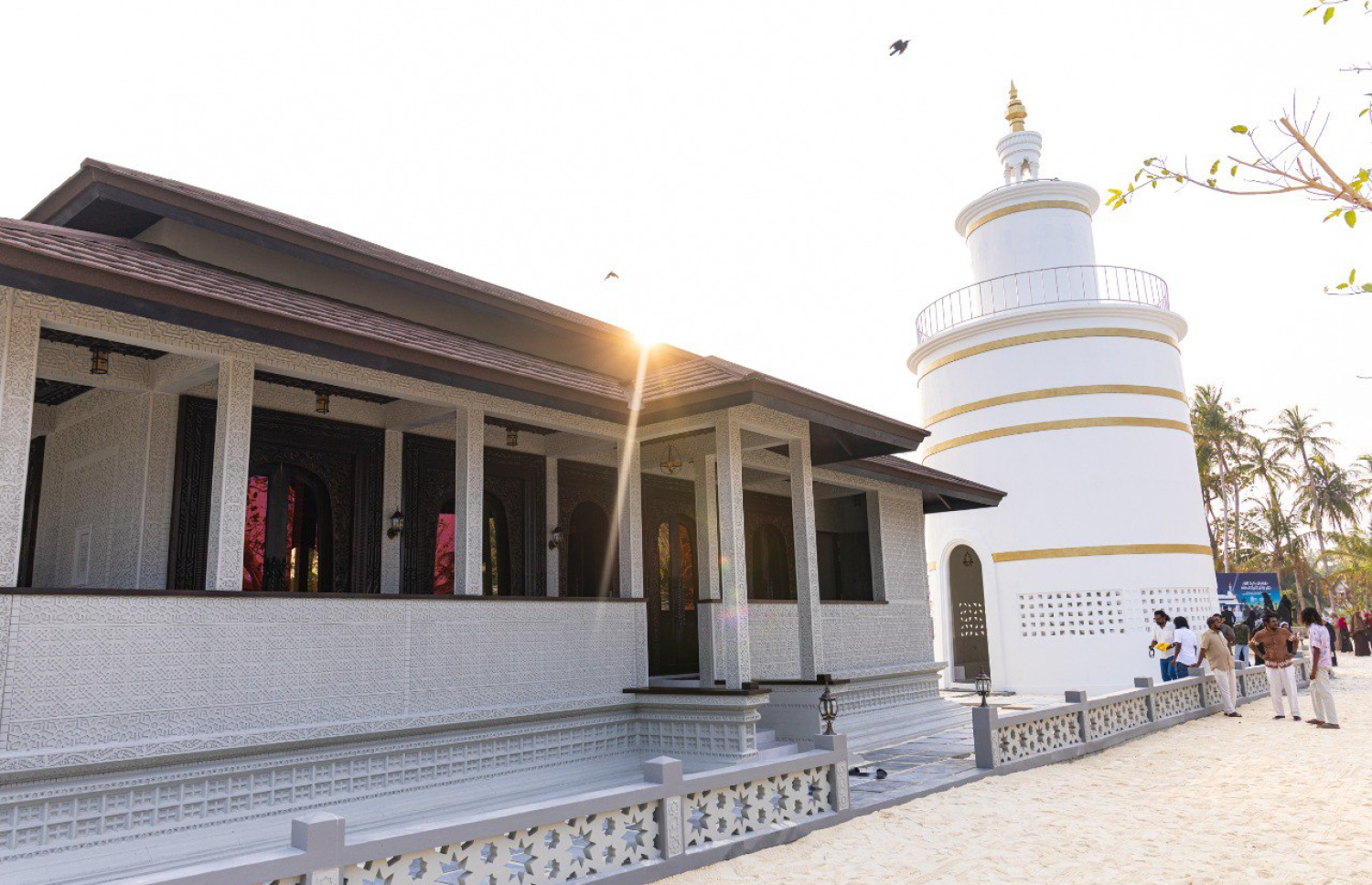 ސިޔާމްގެ އަމިއްލަ ހަރަދުގައި ކުޑަފަރީގައި އިމާރާތްކުރި މިސްކިތް