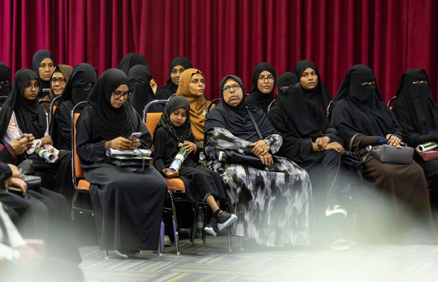 އިސްލާމިކް މިނިސްޓްރީން ރޭ ބޭއްވި ރޯދަމަހުގެ އިހުޔާ ޖަލްސާގައި ބައިވެރިވި ބައެއް އާންމުން