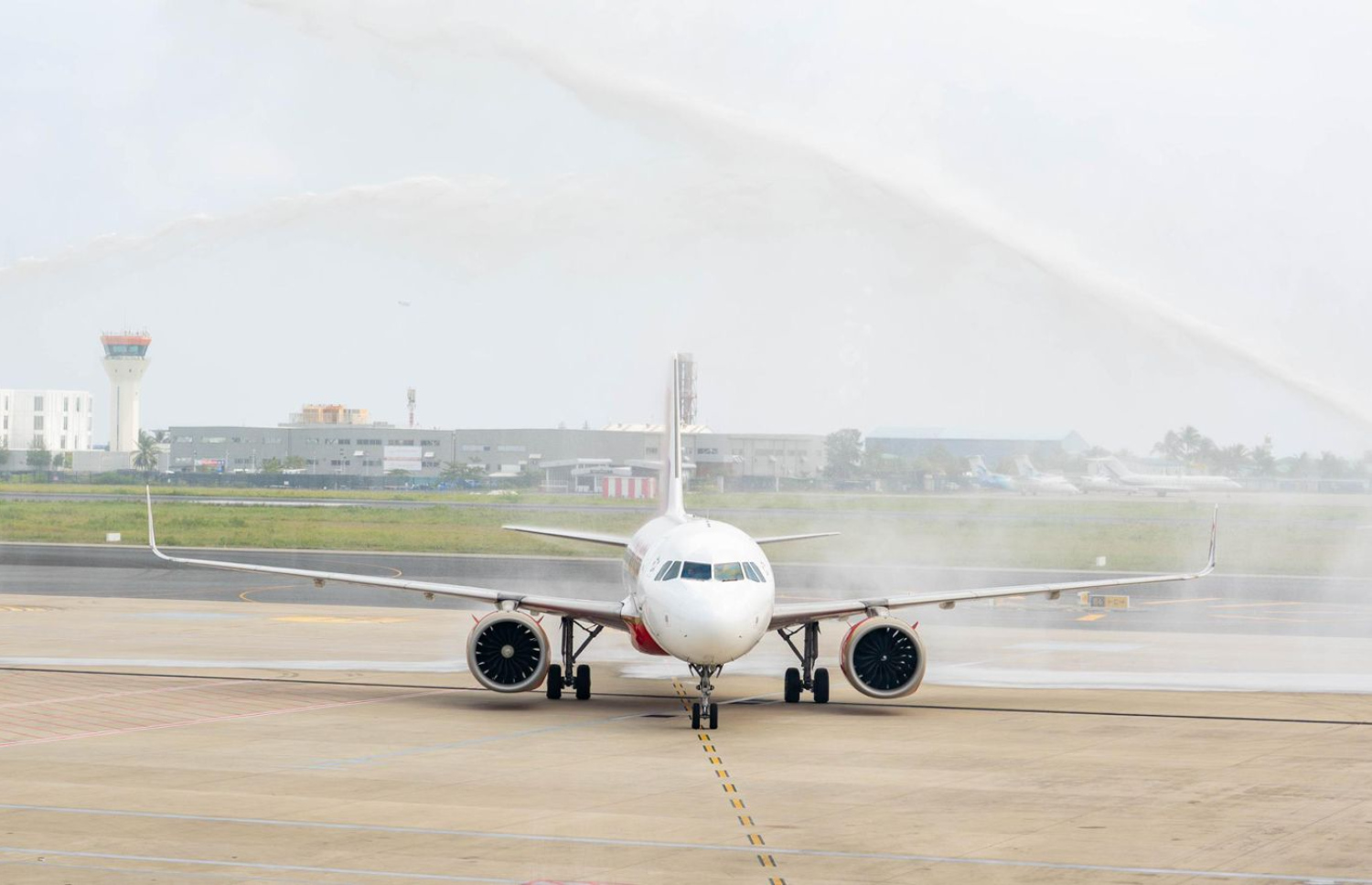 އެއާ އިންޑިއާގެ މަތިންދާބޯޓު ވެލާނާ އިންޓަނޭޝަނަލް އެއާޕޯޓުން މިއަދު ވޯޓާ ސެލިއުޓެއް ދީ، މަރުހަބާ ކިޔަނީ.