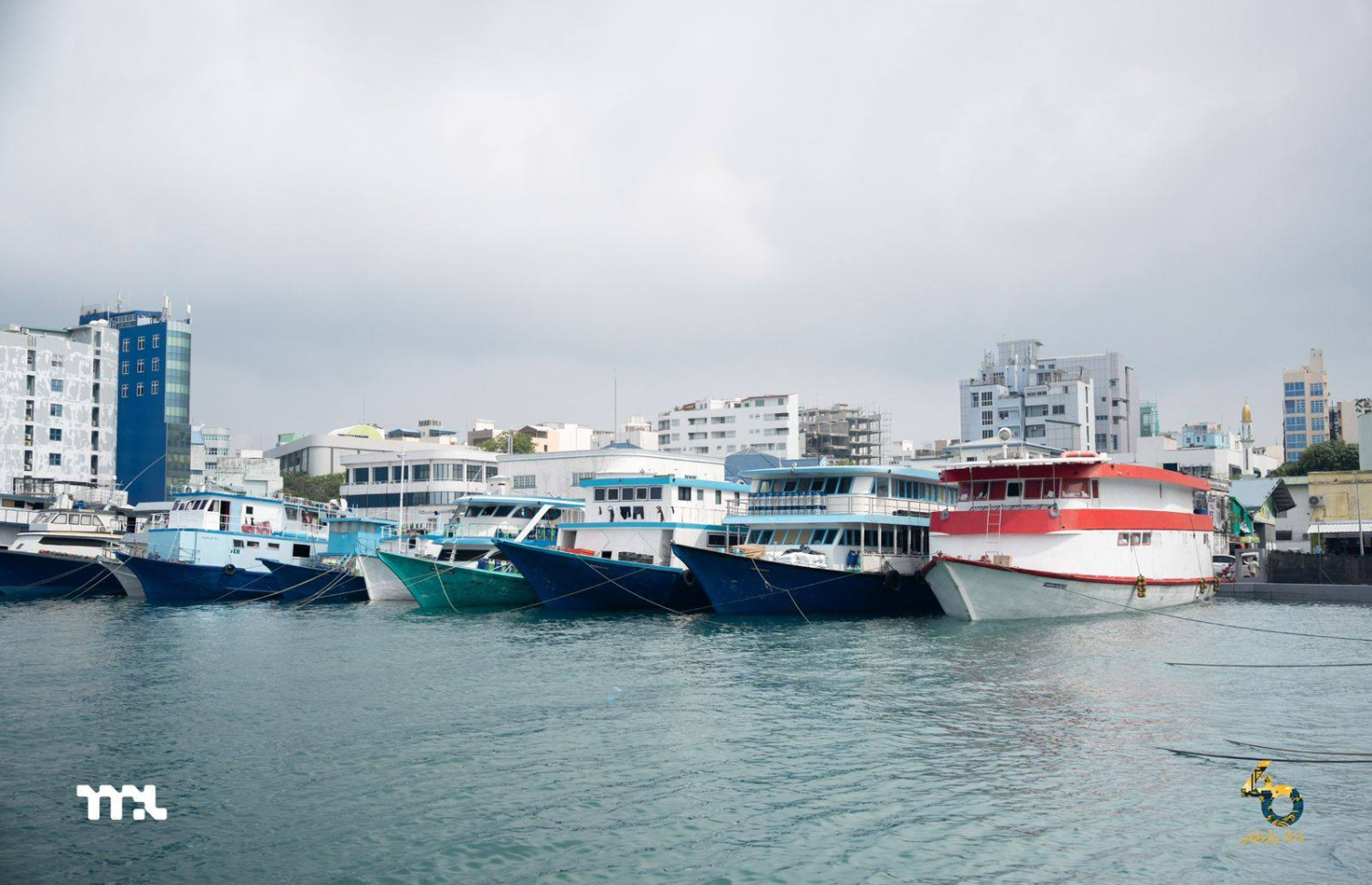 ނޯތު ހާބަރުގެ އޭ ޒޯނަށް ފެނާއި ކަރަންޓު ދިނުމަށް ދަނީ މަސައްކަތްކުރަމުން.-- ފޮޓޯ: އެމްޕީއެލް