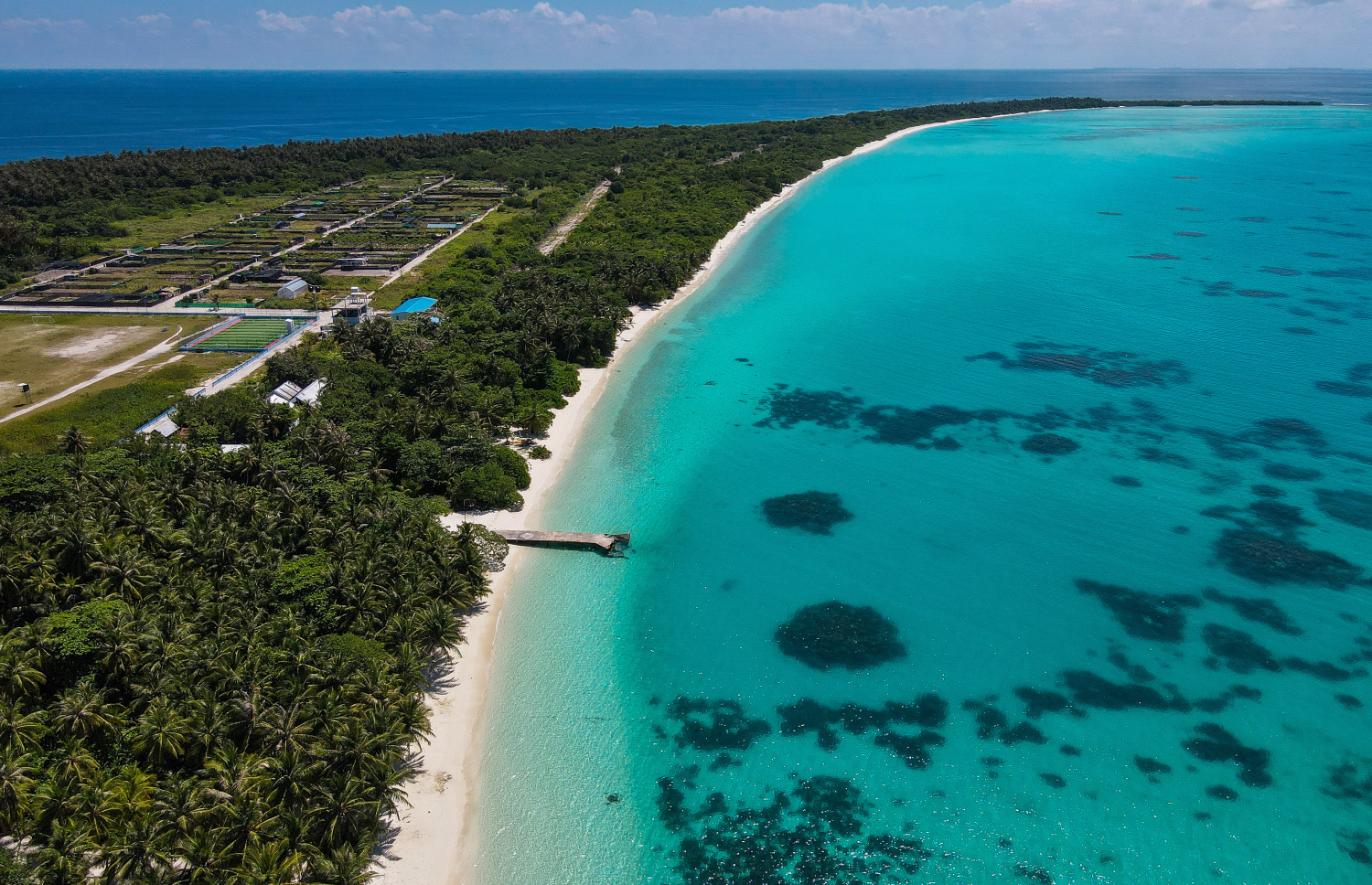 ނޮޅިވަރަންފަރުގެ ބީޗު ސަރަހައްދު. ހިމުން ދޮންވެލިގަނޑު ވަނީ މުޅި ރަށް ވަށާ ފެތުރިފައި -- ފޮޓޯ: ފަޔާޒު މޫސާ | މިހާރު