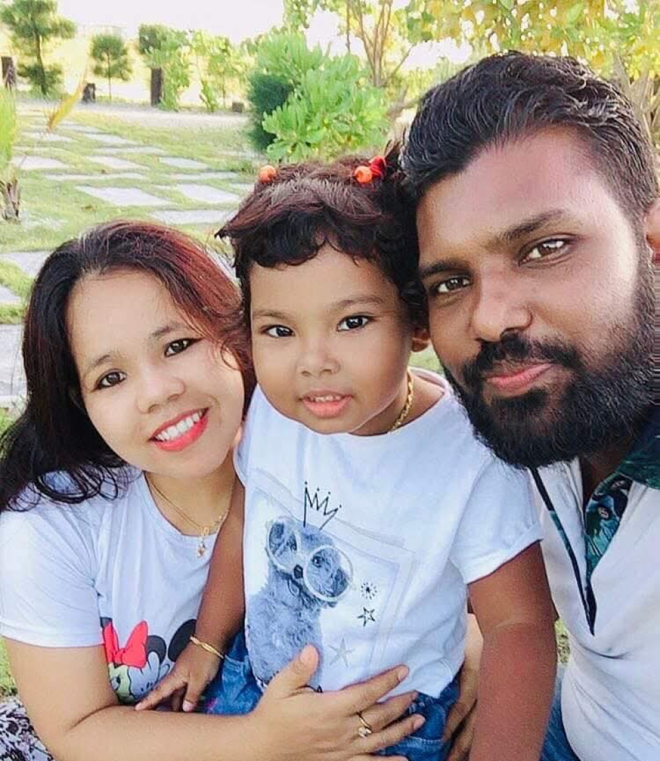 މޫސަގެ އަންހެނުން އަދި ދަރިފުޅު ފޮޓޯއެއް ނަގަނީ: ޗުއްޓީ ދުވަސްވަރު ވެސް އަންހެނުންނާއި ދަރިފުޅު ފެލިވަރަށް މޫސަ ކައިރި އަށް ދިއުމަކީ އާންމުކަމެއް.