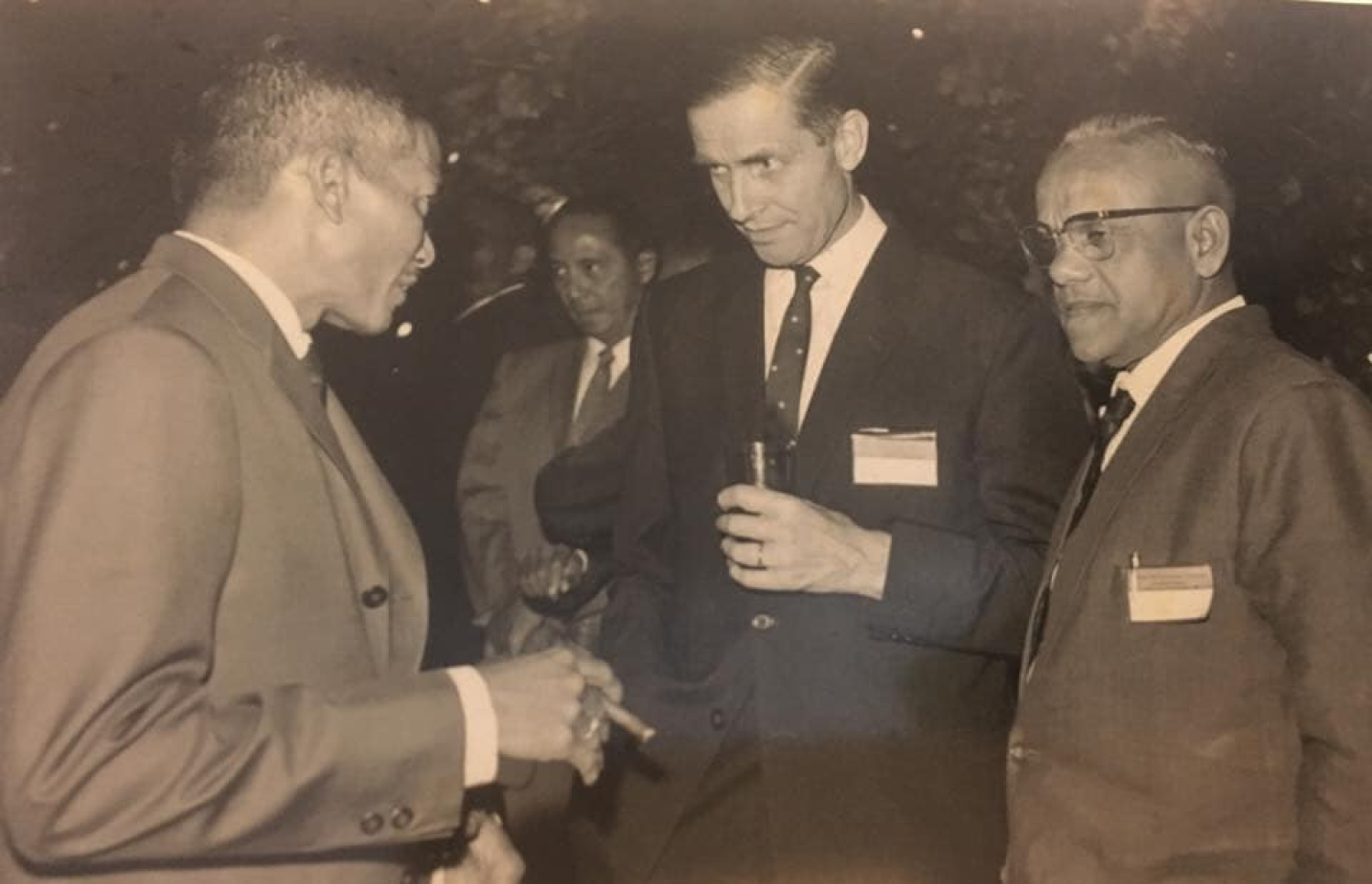 ކަކާގޭ އިބްރާހީމް ހިލްމީ (ކ) ބޭރުގެ ވަފުދަކާ އެކު.