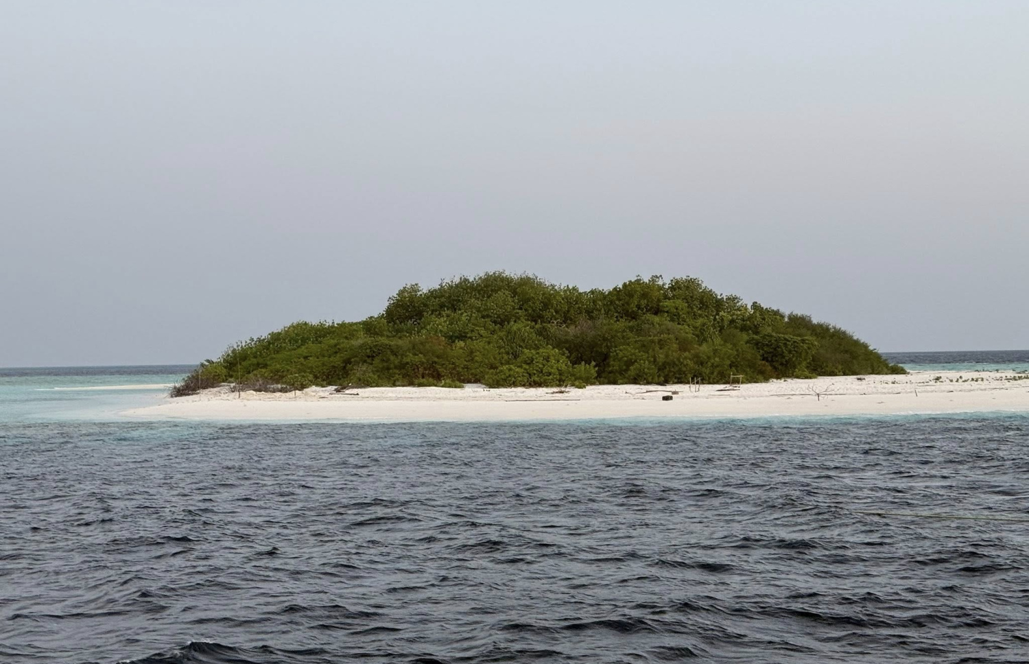 ބުޅާ ދޫކޮށްލާފައި އޮތް ފެންބޯ ފިނޮޅު